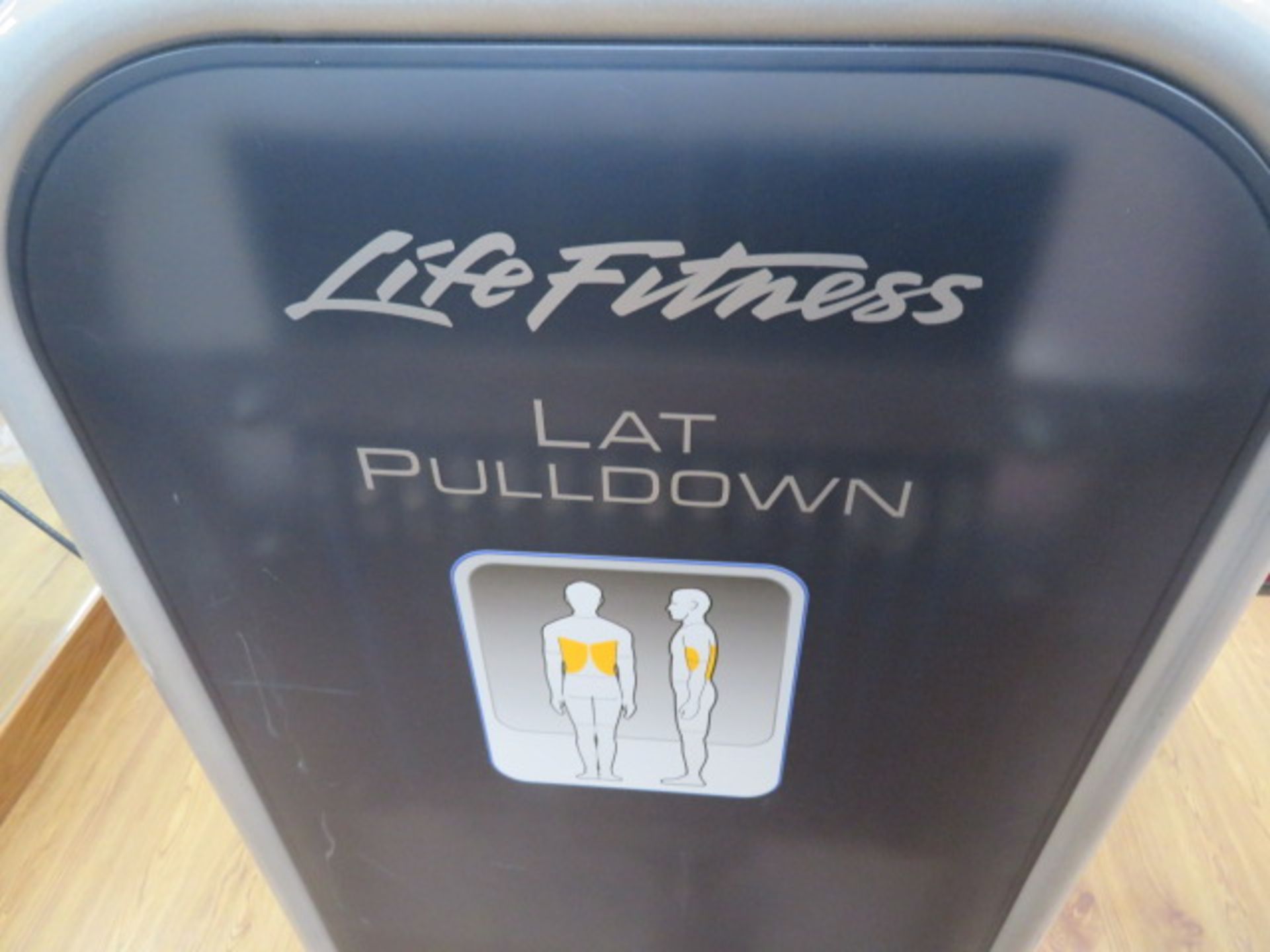 LIFE FITNESS LAT PULLDOWN MACHINE. 12 SETTINGS - Image 4 of 4