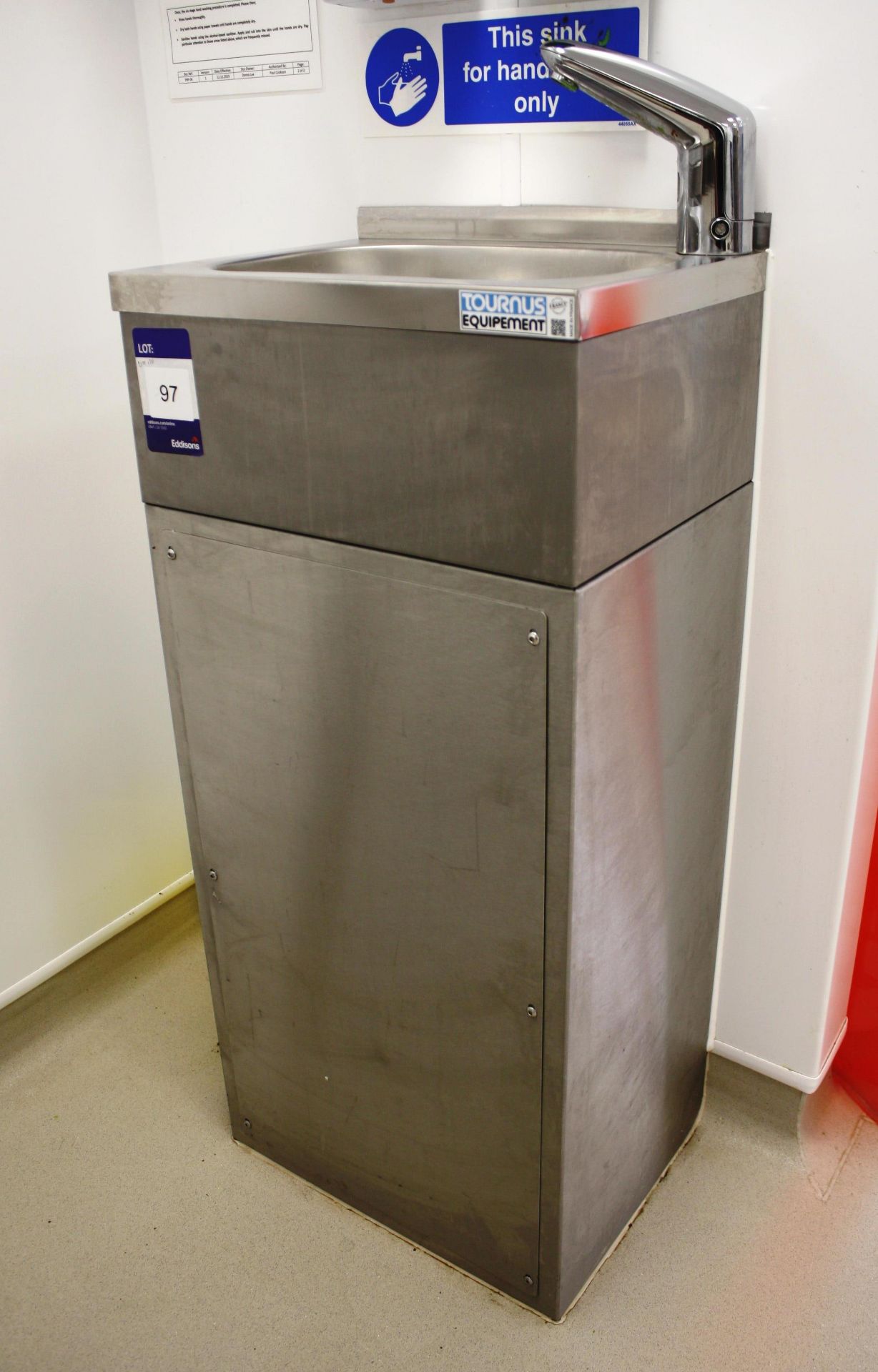 Stainless Steel Auto Handwash Station 110 x 310 (r