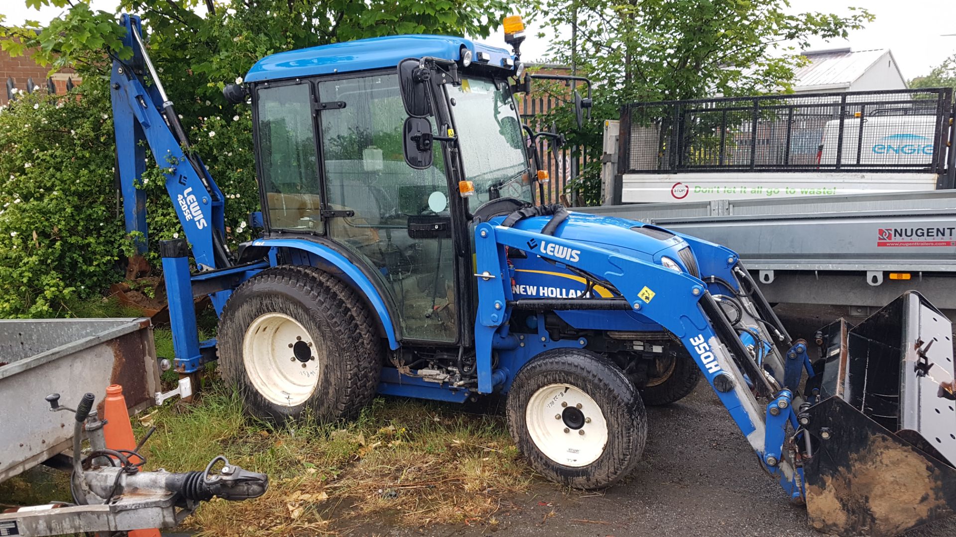 New Holland Lewis Combi-Dig Compact Back Hoe Loader