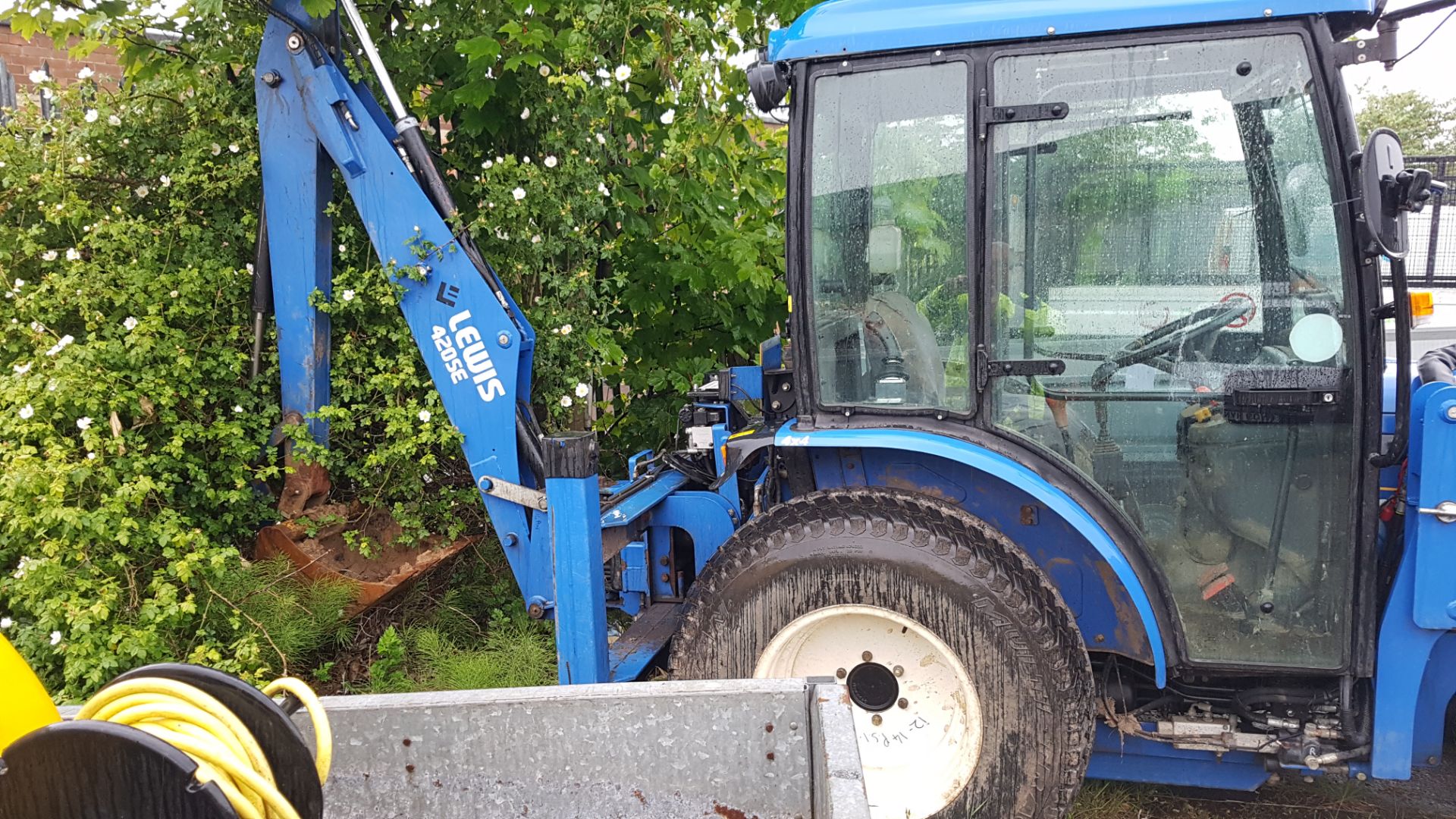 New Holland Lewis Combi-Dig Compact Back Hoe Loader - Image 3 of 14