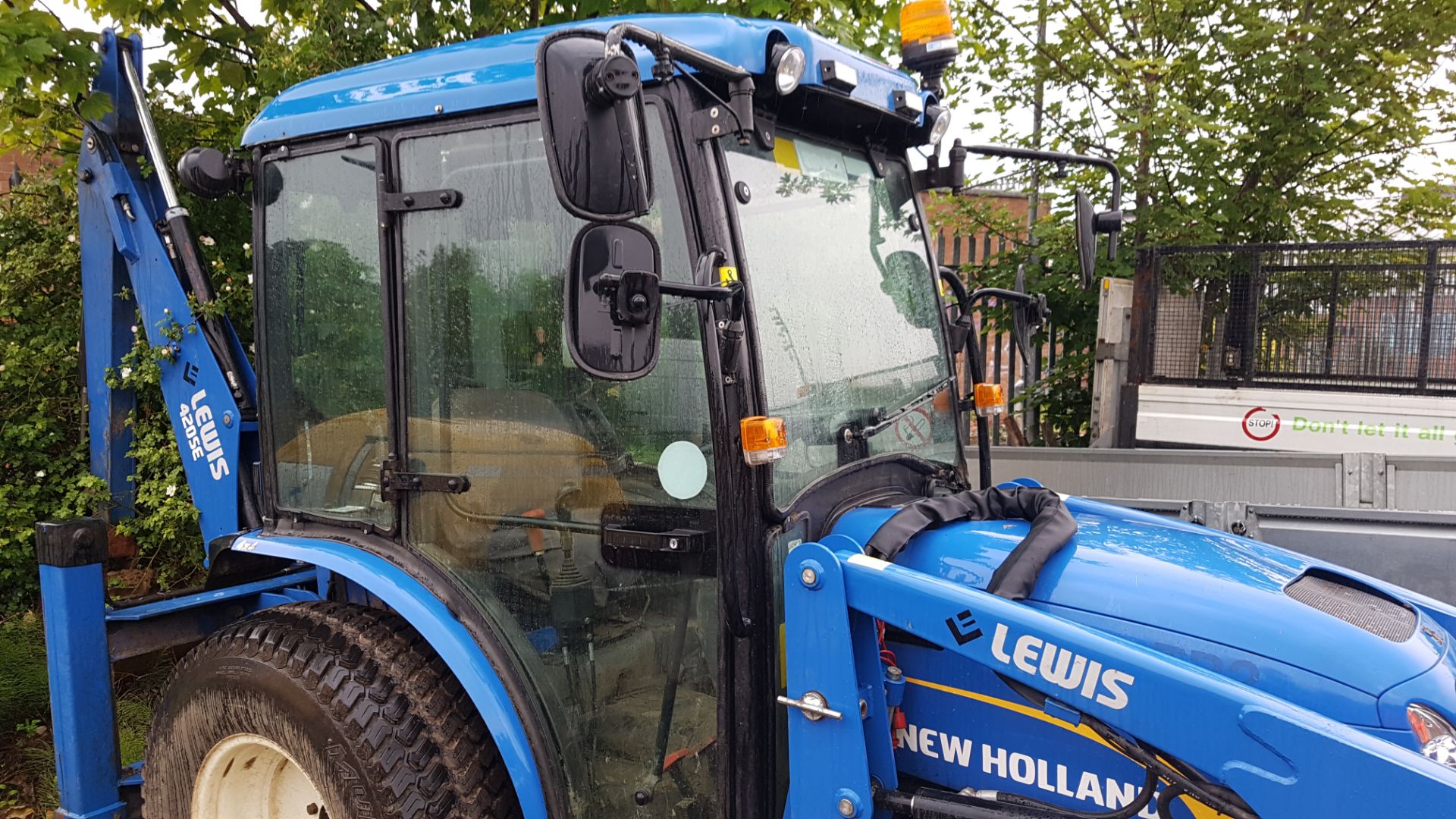 New Holland Lewis Combi-Dig Compact Back Hoe Loader - Image 4 of 14