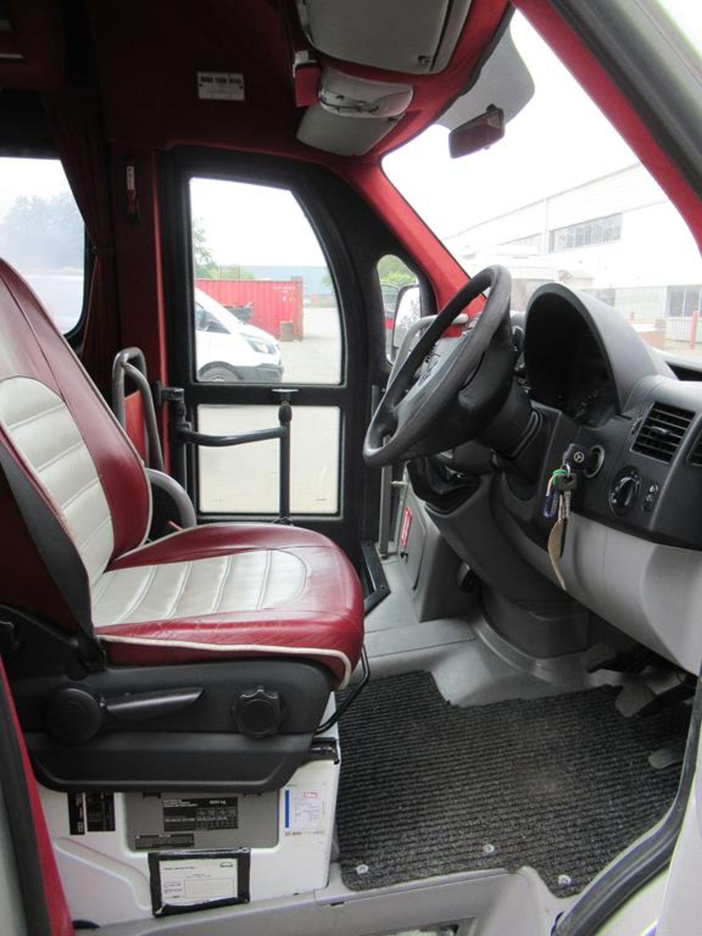 A Mercedes Sprinter 515CDI sixteen seater mini-bus - Image 19 of 27