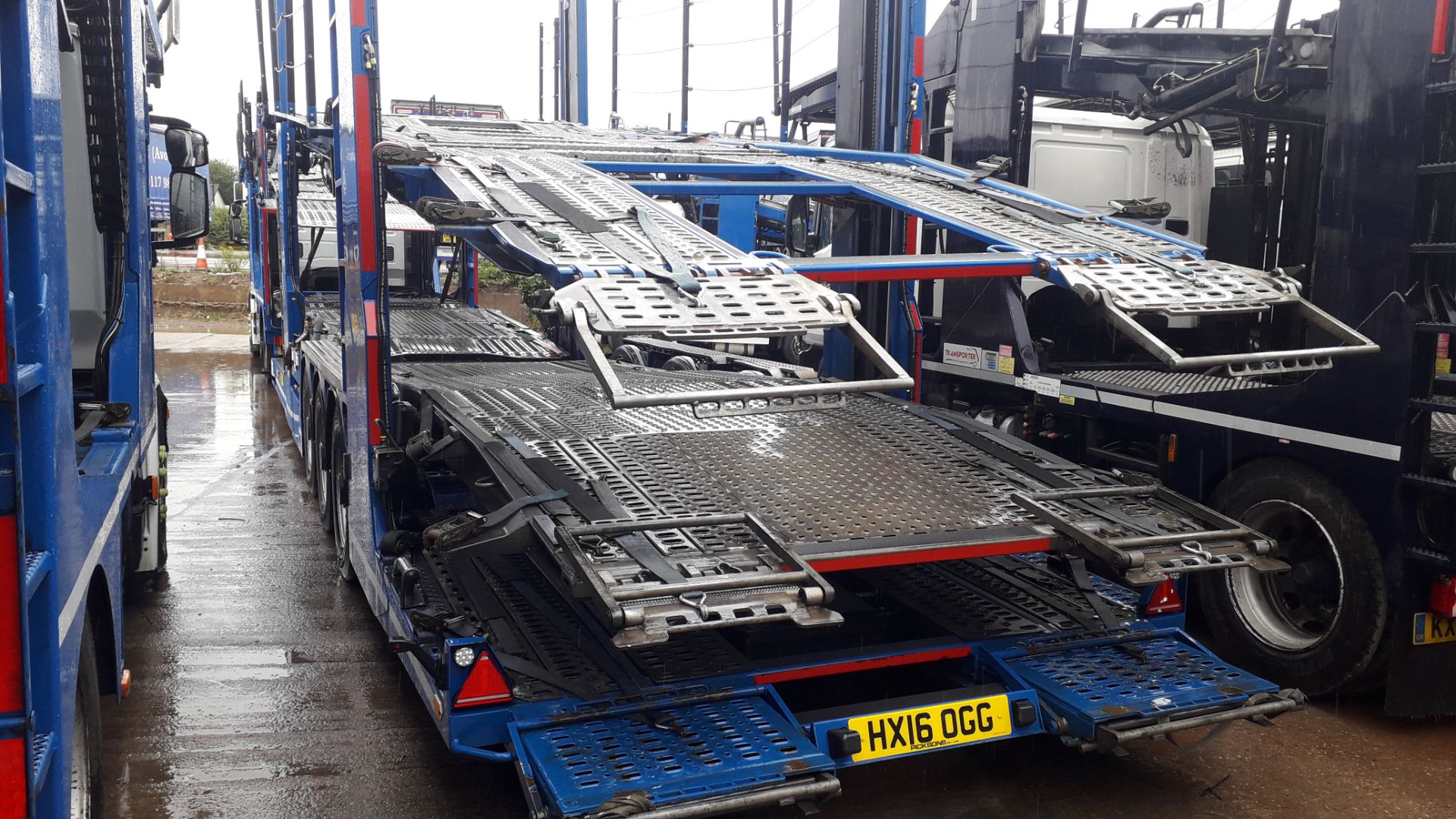 2016 11 Car Transporter Rig comprising: Iveco Stra - Image 17 of 42