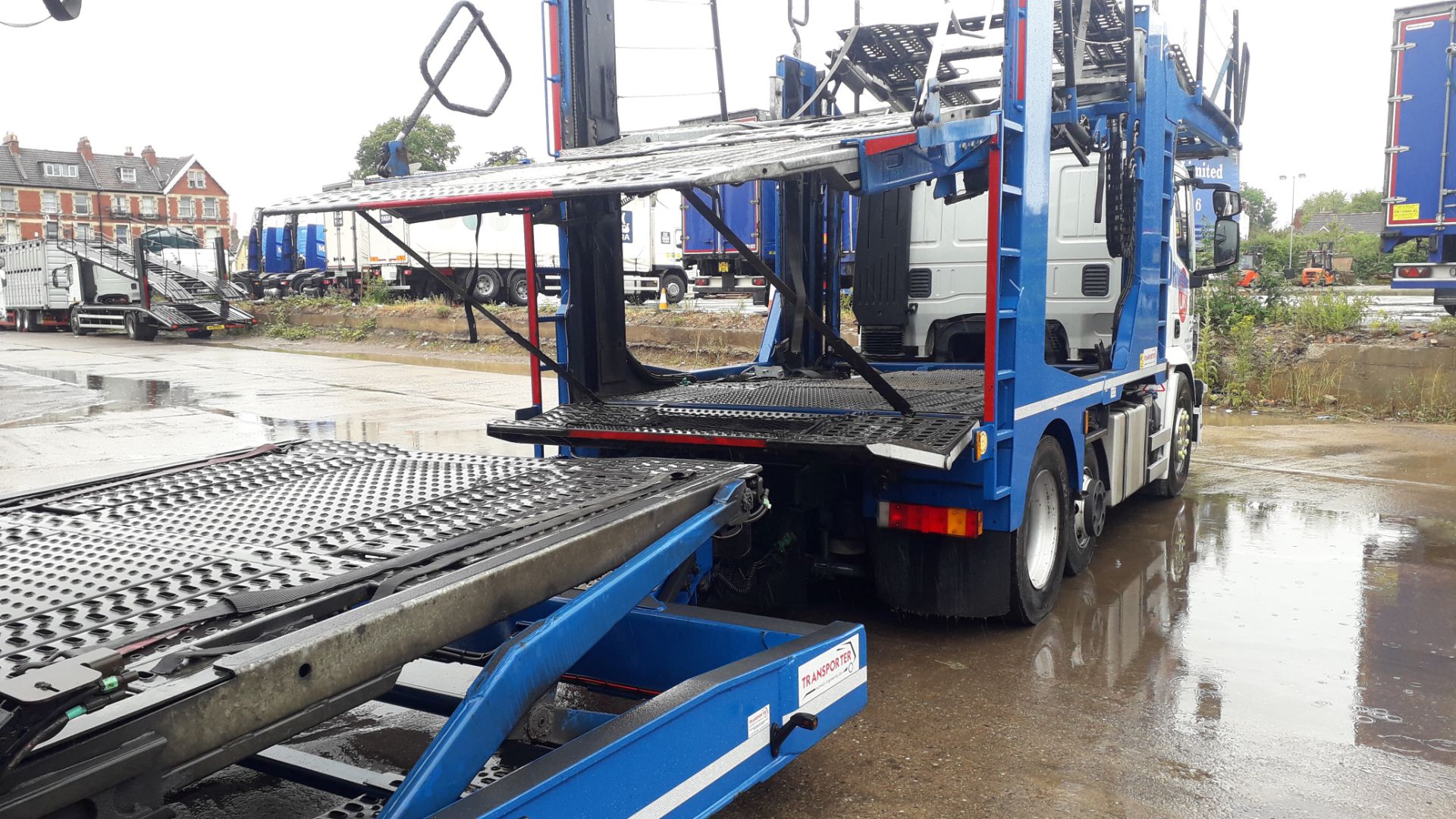 2016 11 Car Transporter Rig comprising: Iveco Stra - Image 23 of 42