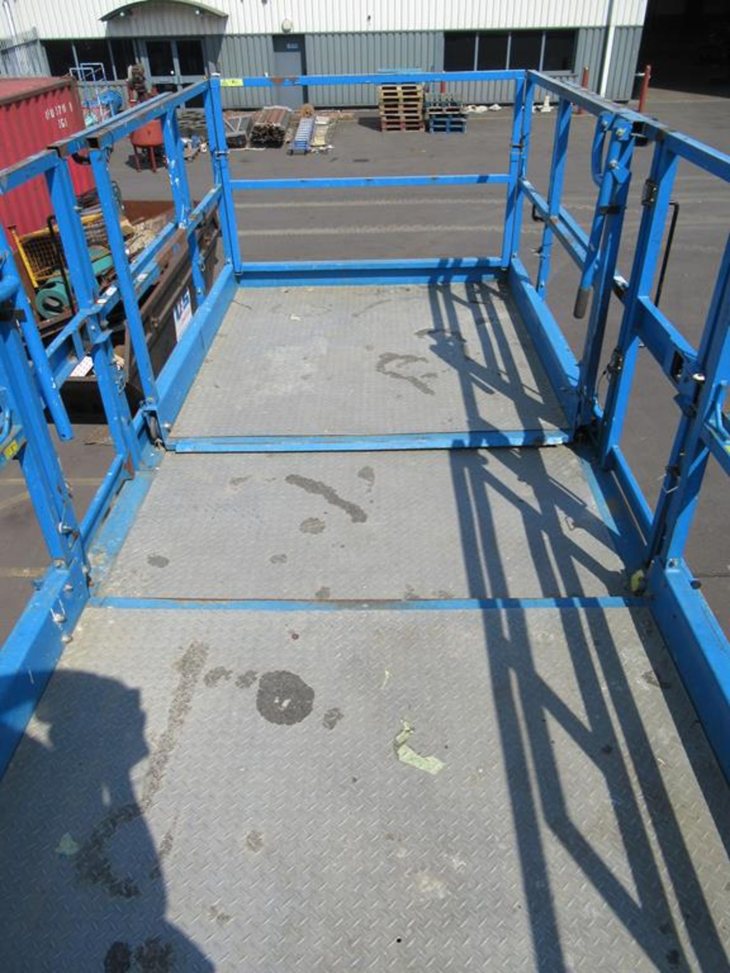 Genie GS5390 diesel scissor lift platform - Image 17 of 19