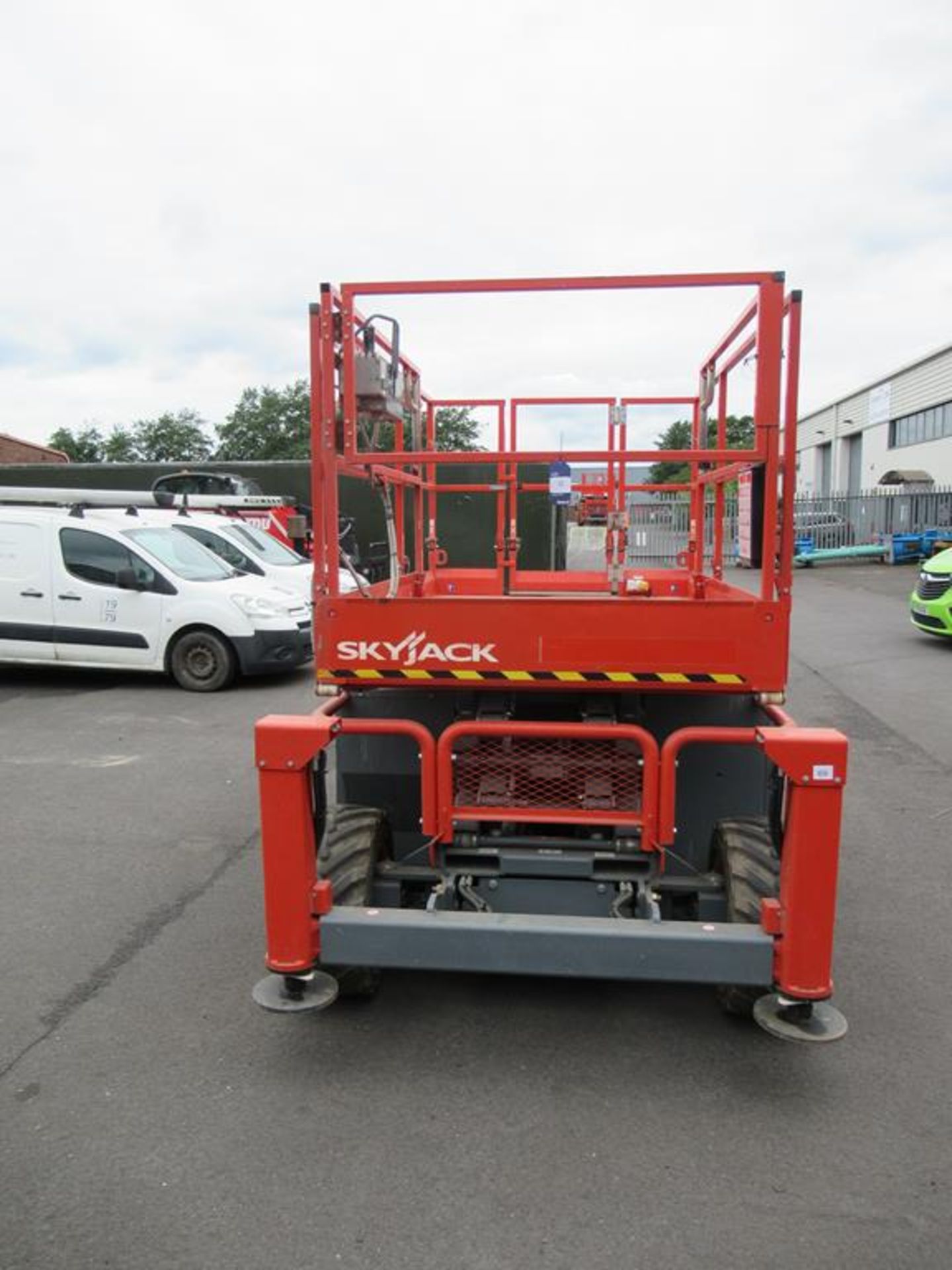 Skyjack SJ6826RT diesel scissor lift platform - Image 3 of 12