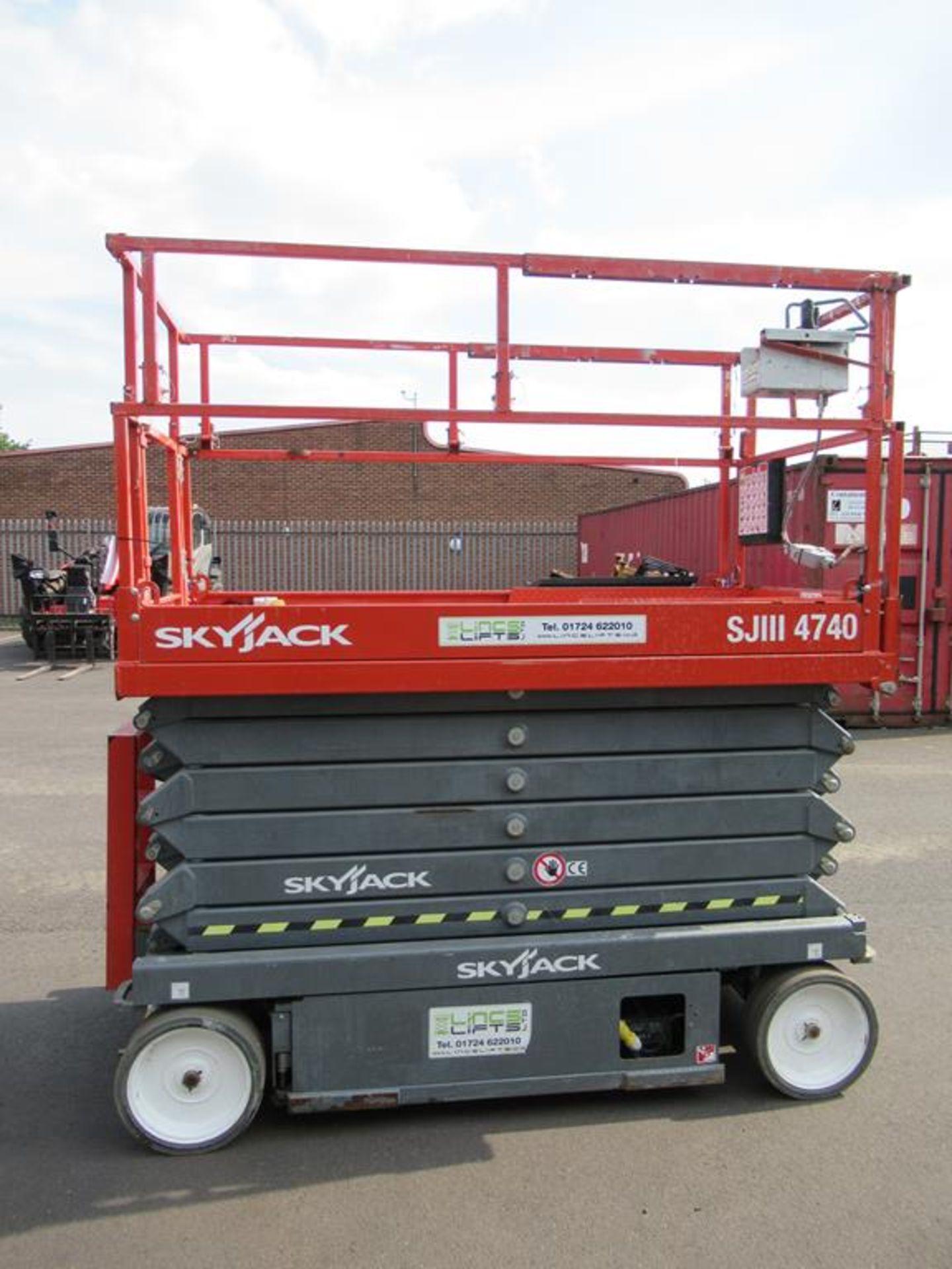 Skyjack SJ111 4740 24V electric scissor lift - Image 4 of 4