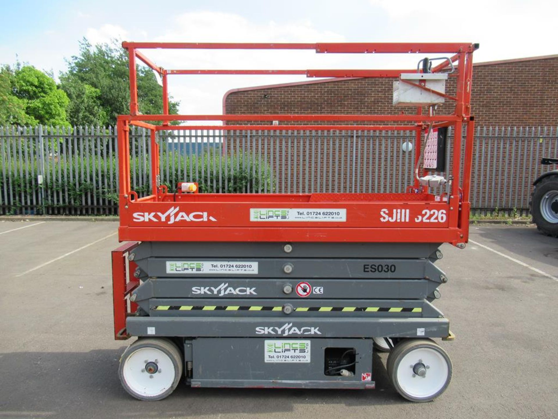 Skyjack SJ111 3226 24V electric scissor lift - Image 3 of 6