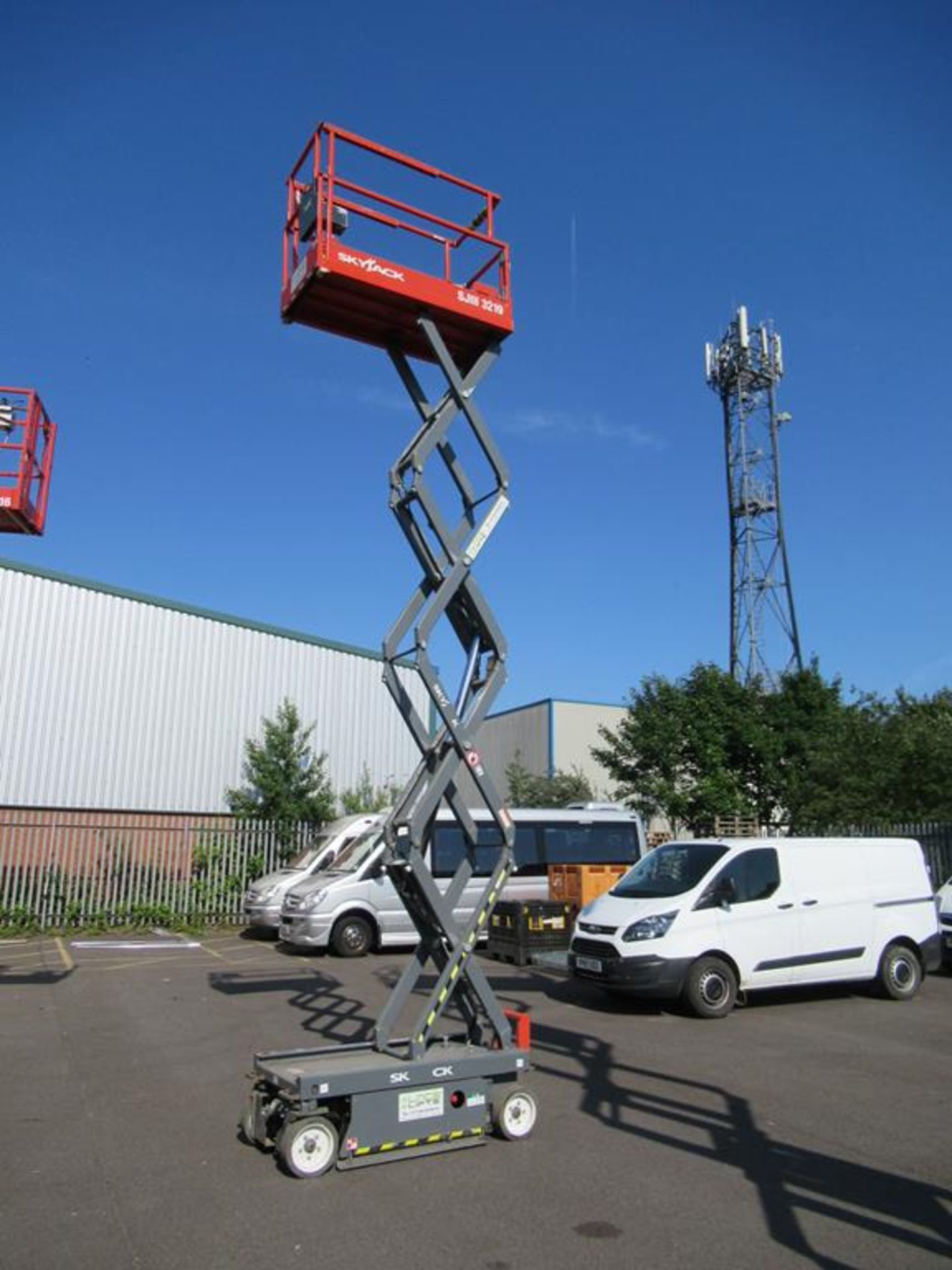 Skyjack SJ111 3219 24V electric scissor lift - Image 10 of 10