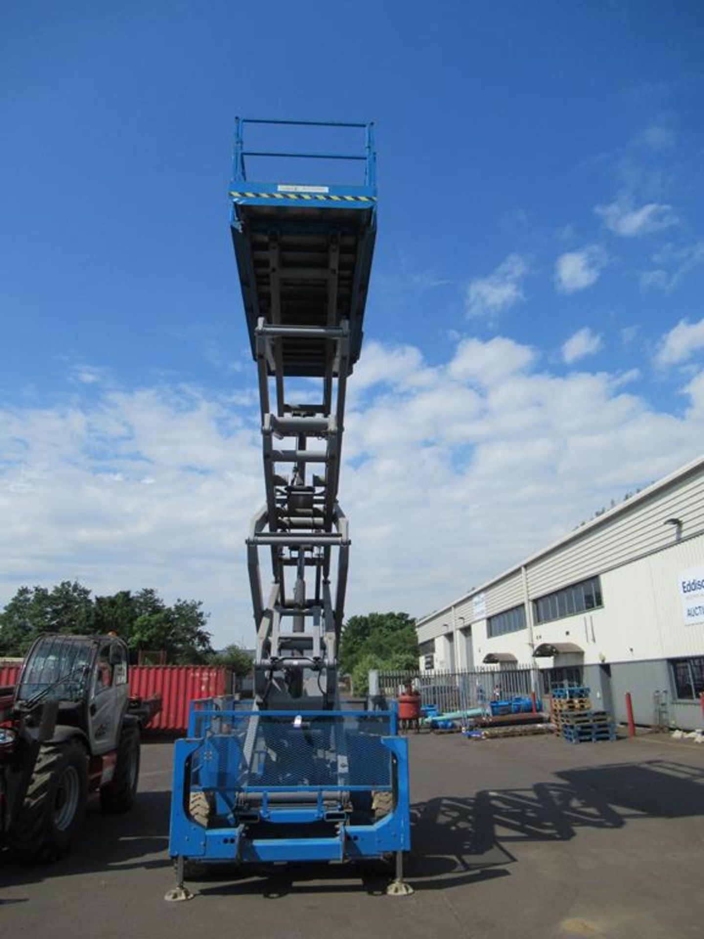 Genie GS5390 diesel scissor lift platform - Image 2 of 19