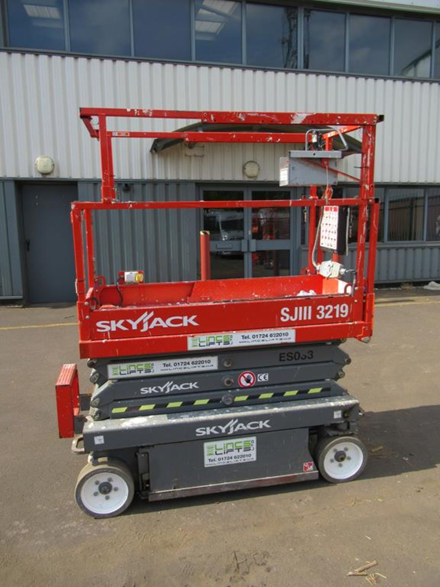 Skyjack SJ111 3219 24V electric scissor lift