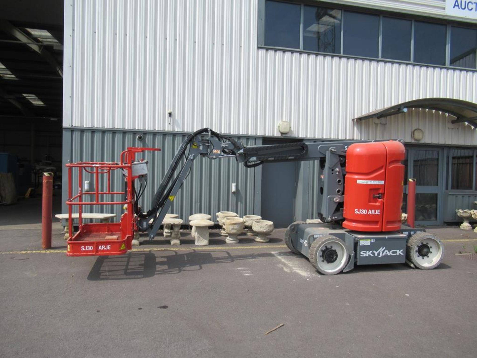 Skyjack SJ30ARJE electric articulated boom lift