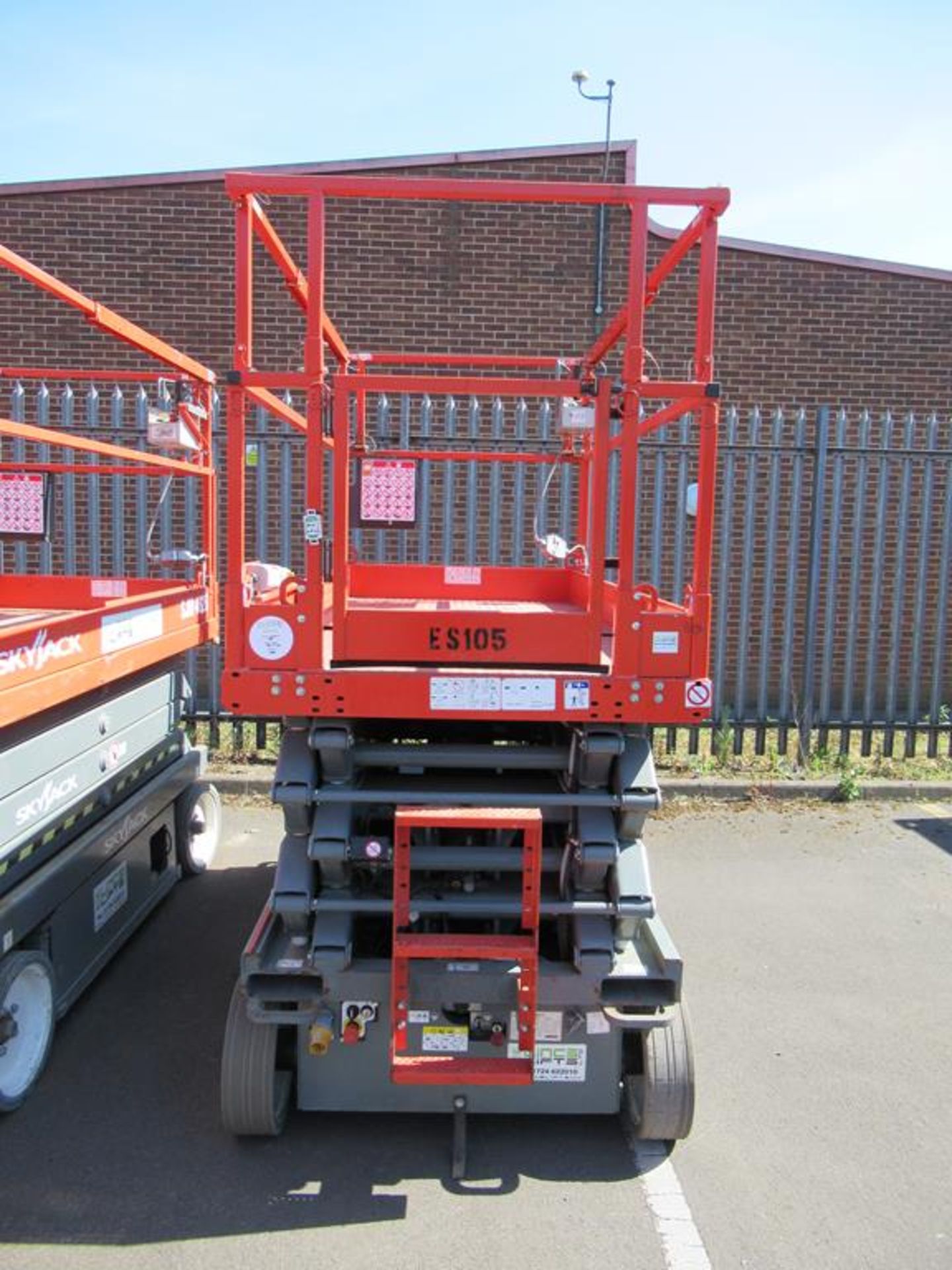 Skyjack SJ111 4632 24V electrical scissor lift - Image 2 of 5