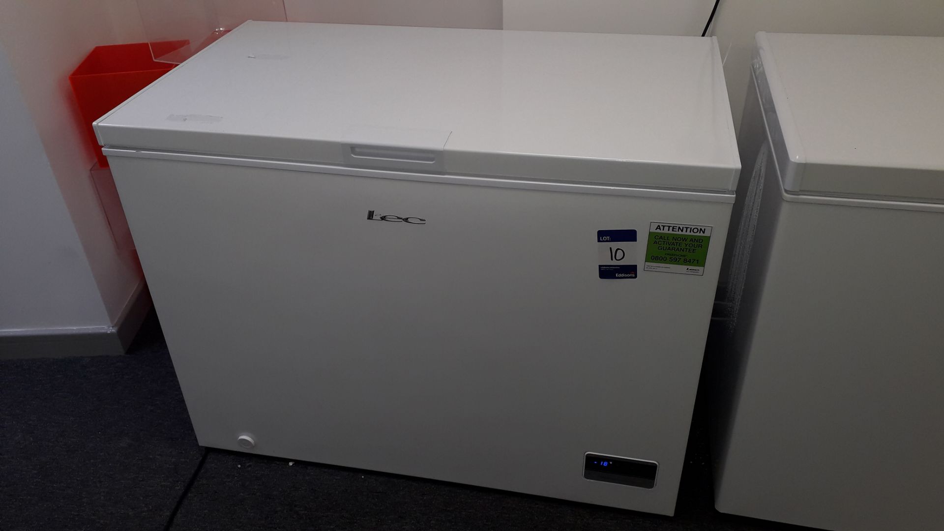 LEC LECCF300LW White 295Ltr Chest Freezer (located