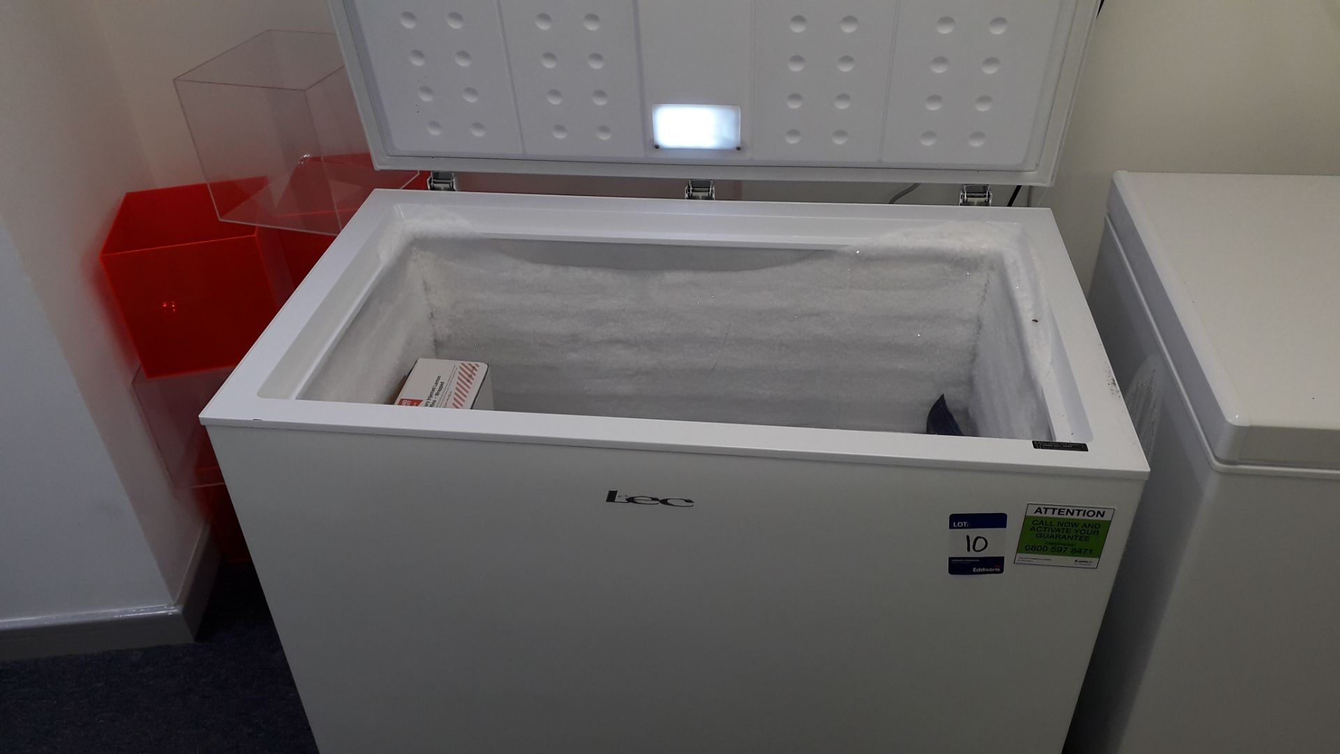 LEC LECCF300LW White 295Ltr Chest Freezer (located - Image 2 of 3