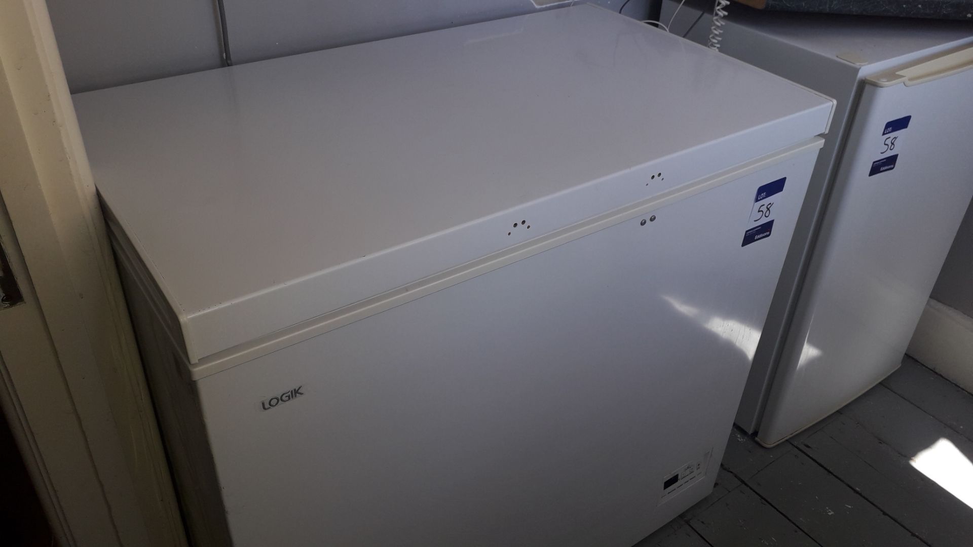 Logik L200CFW17 White 200Ltr Chest Freezer and Unb - Image 2 of 5