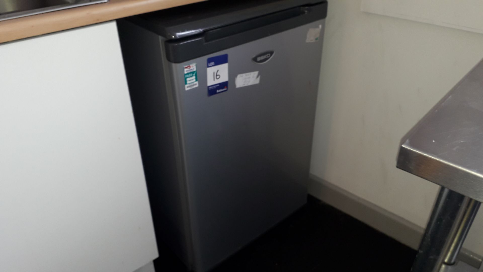 Beko LSA426S Undercounter Fridge and Beko LSG1545 - Image 4 of 6