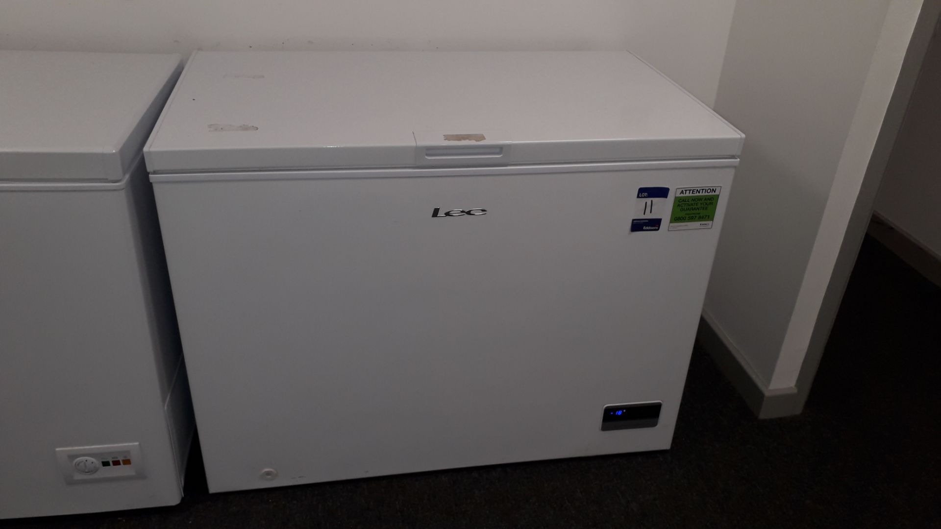 LEC LECCF300LW White 295Ltr Chest Freezer (located