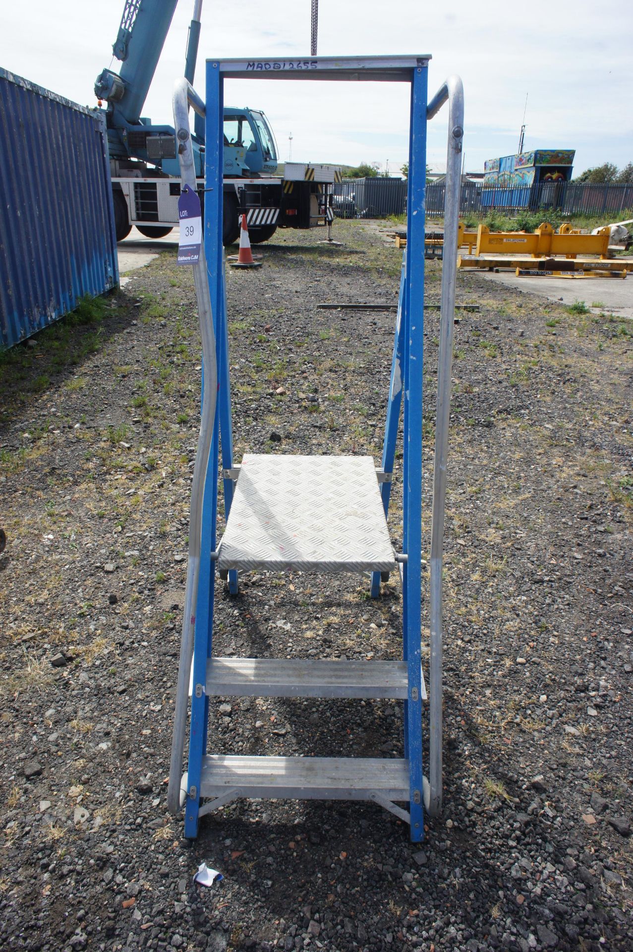 3 Tread Aluminium Podium Ladder - Image 2 of 2