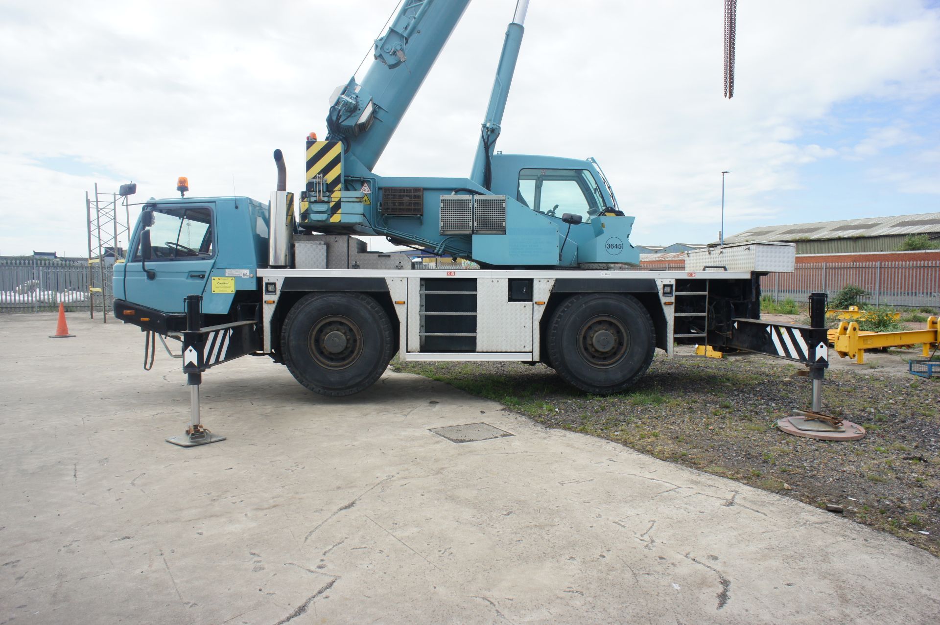 Tadano T Faun ATF 40G -2 all-terrain mobile crane - Image 10 of 49