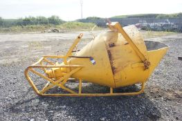 Concrete skip, serial number 0708A capacity 1000kg