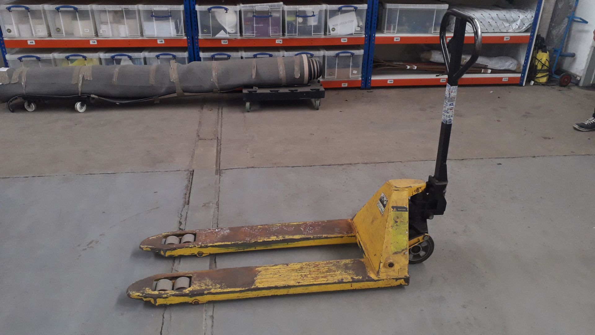 Warrior 2,500Kg Hand Pallet Truck 1150x520 forks (located at Corby Business Centre, Eisman Way, Corb - Image 2 of 4