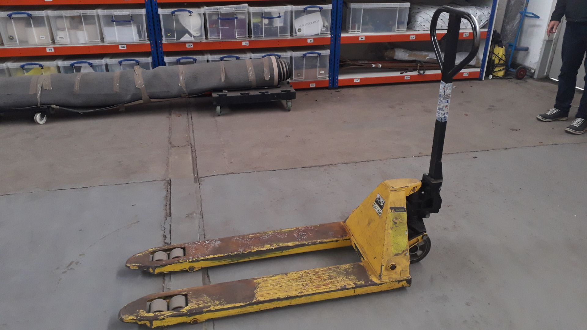 Warrior 2,500Kg Hand Pallet Truck 1150x520 forks (located at Corby Business Centre, Eisman Way, Corb - Image 3 of 4