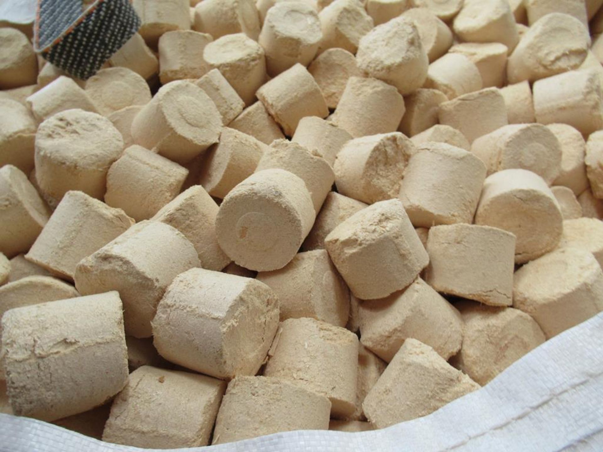 Bag of briquettes - Image 2 of 2