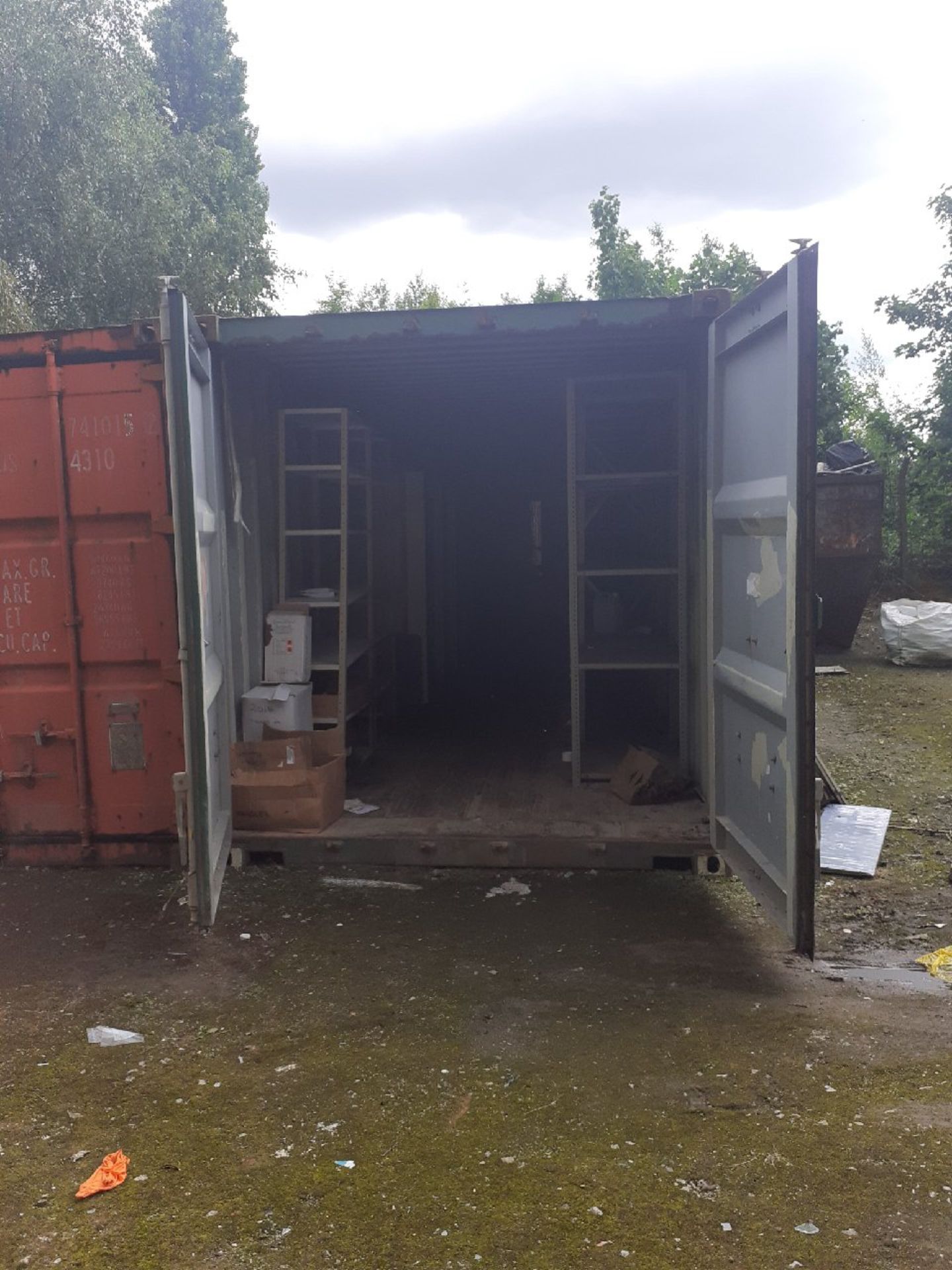 40' shipping container including contents - Image 4 of 8