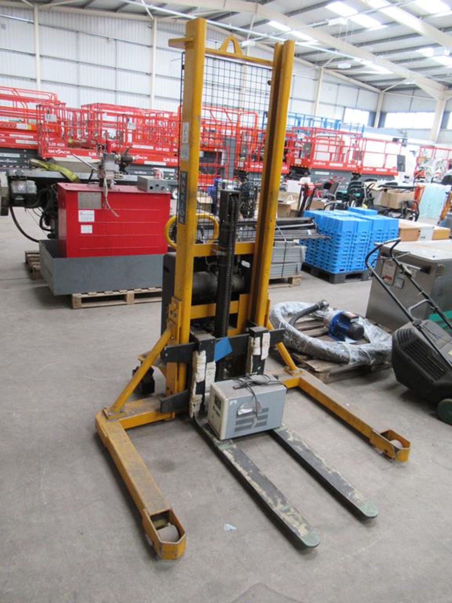 A Warrior Semi-Electric Stacker Pallet Truck 1000Kg max capacity, lifting height 1600mm S/N 01479 YO - Image 2 of 2