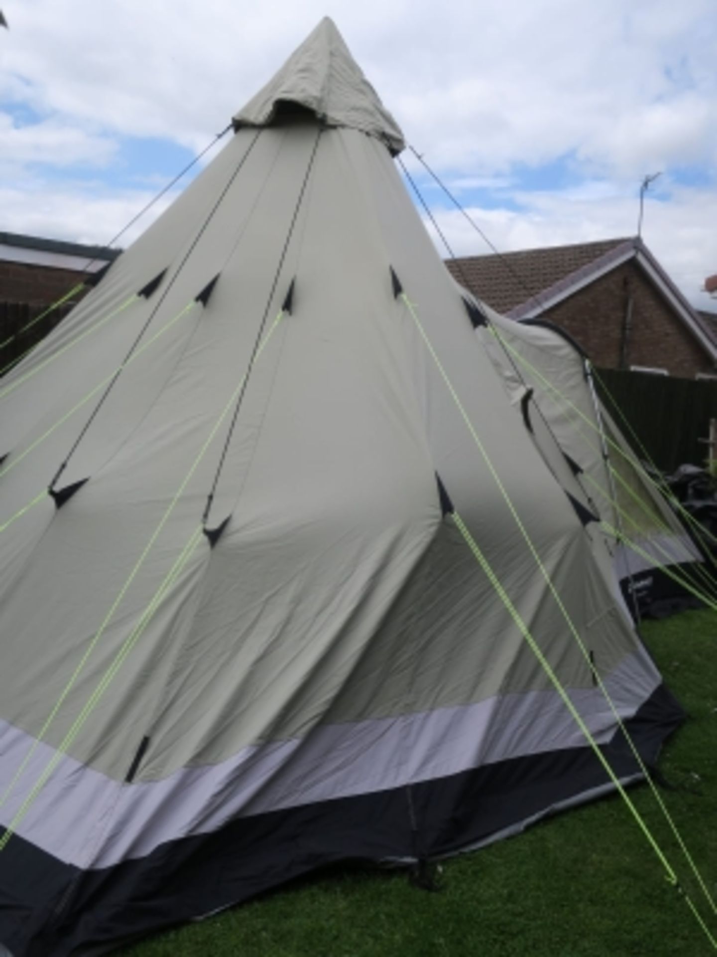 Outwell Indian Lake six-man three room tipi tent - Image 7 of 8