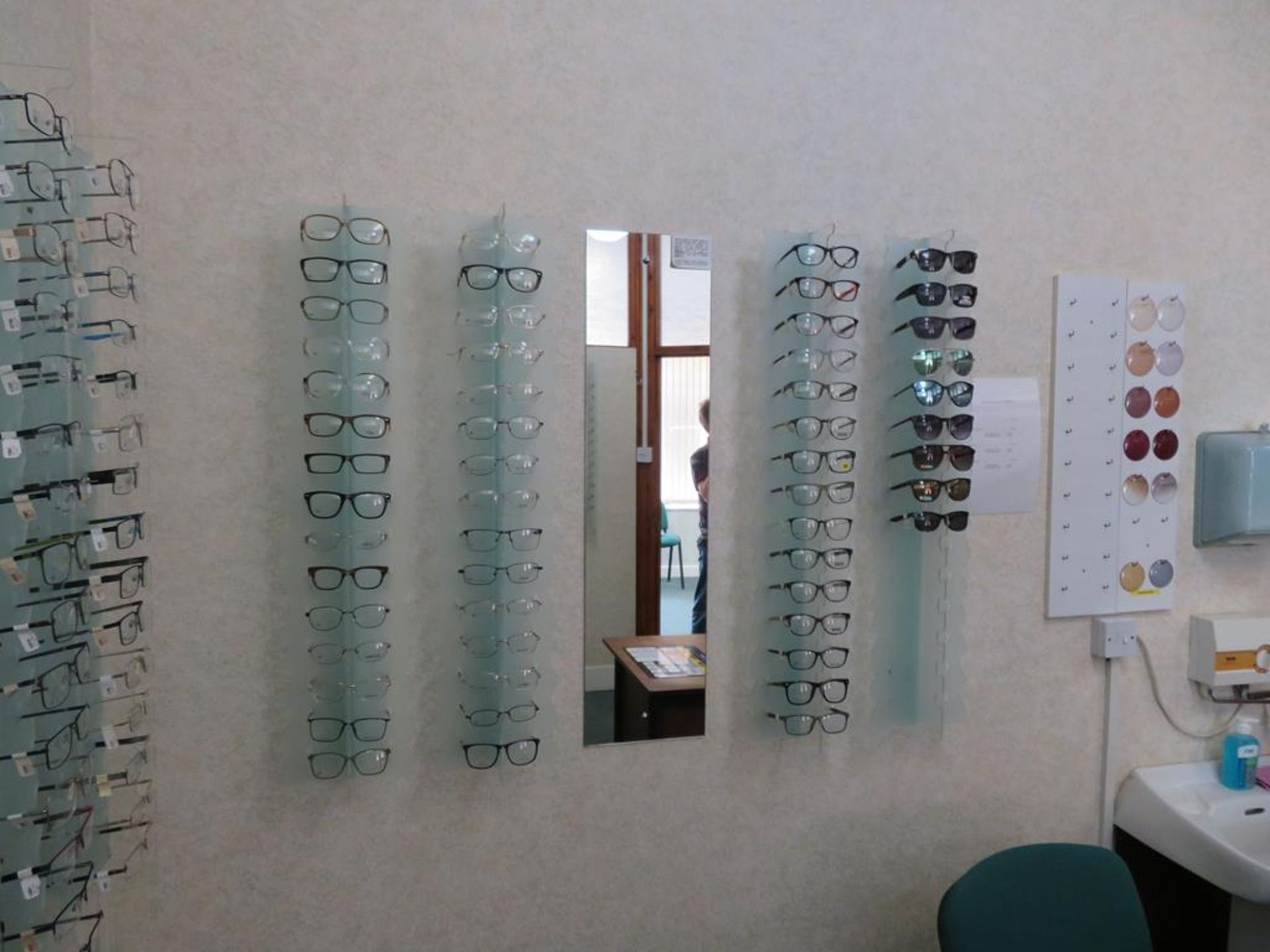 17 x acrylic spectacle display racks - spectacles not included - Image 3 of 3