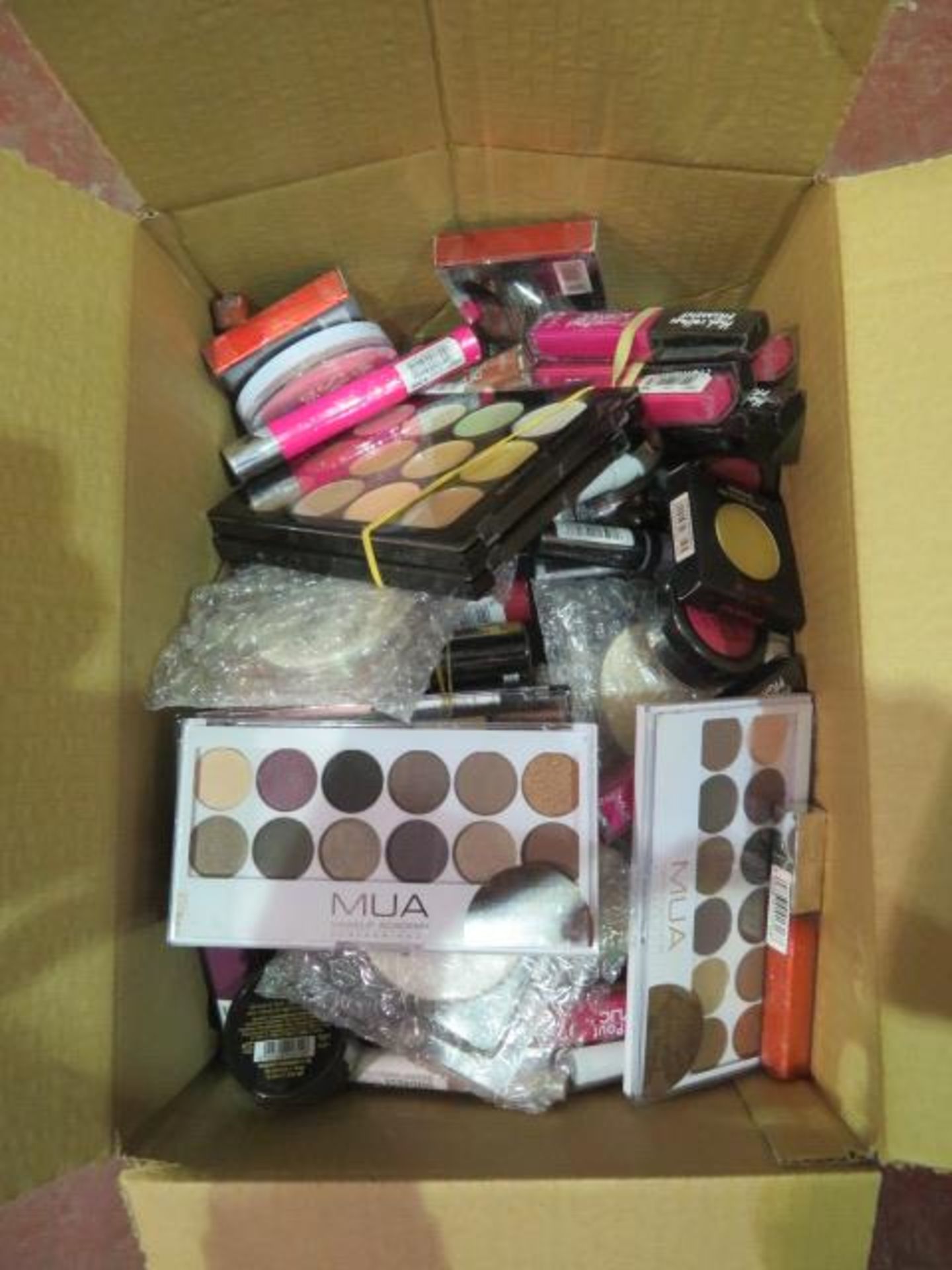 Circa. 200 items of various new make up acadamy make up to include: powerpout glaze, skin define