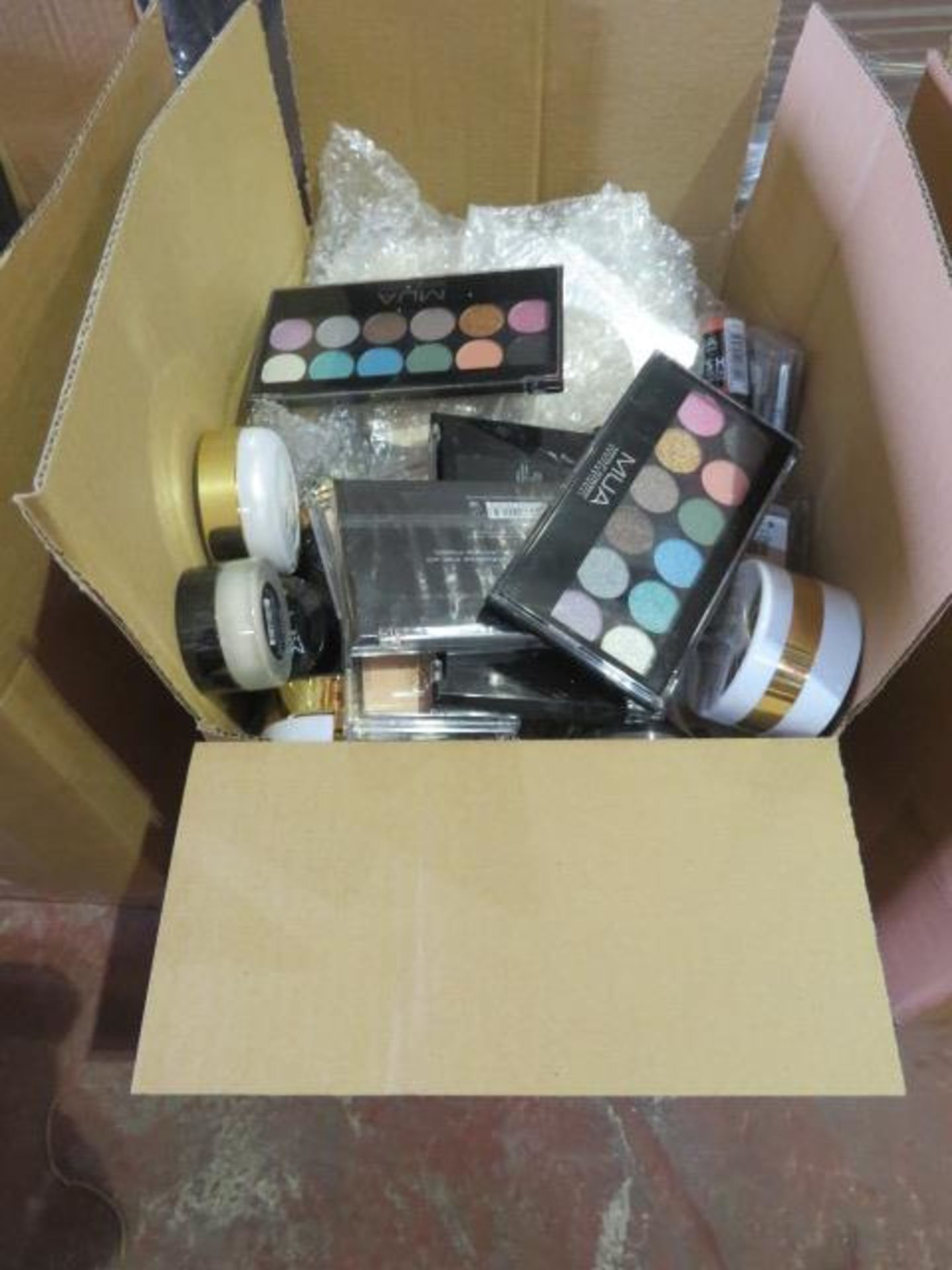 Circa. 200 items of various new make up acadamy make up to include: glow beam highlighting powder,