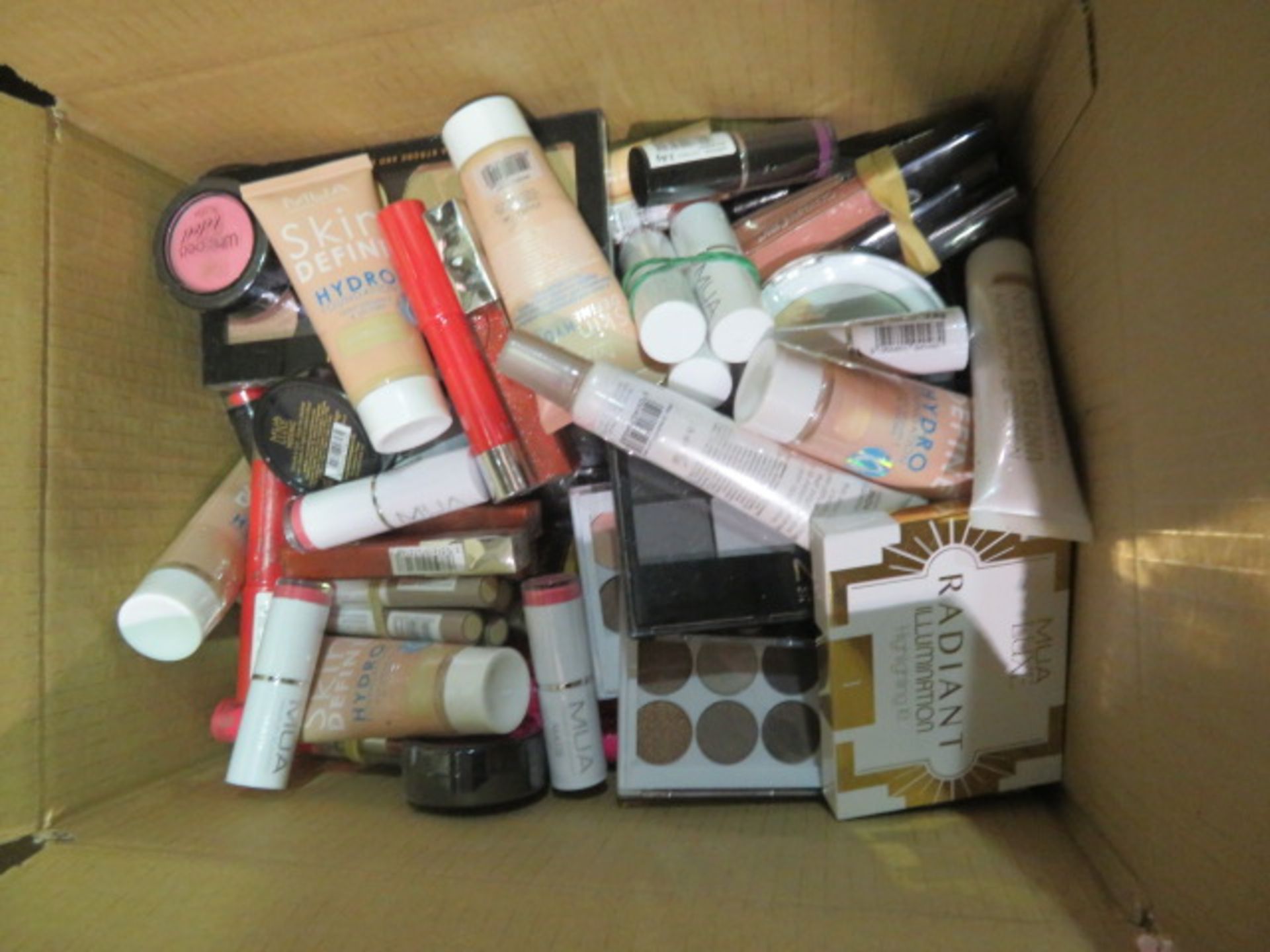 Circa. 200 items of various new make up acadamy make up to include: radiant illumination