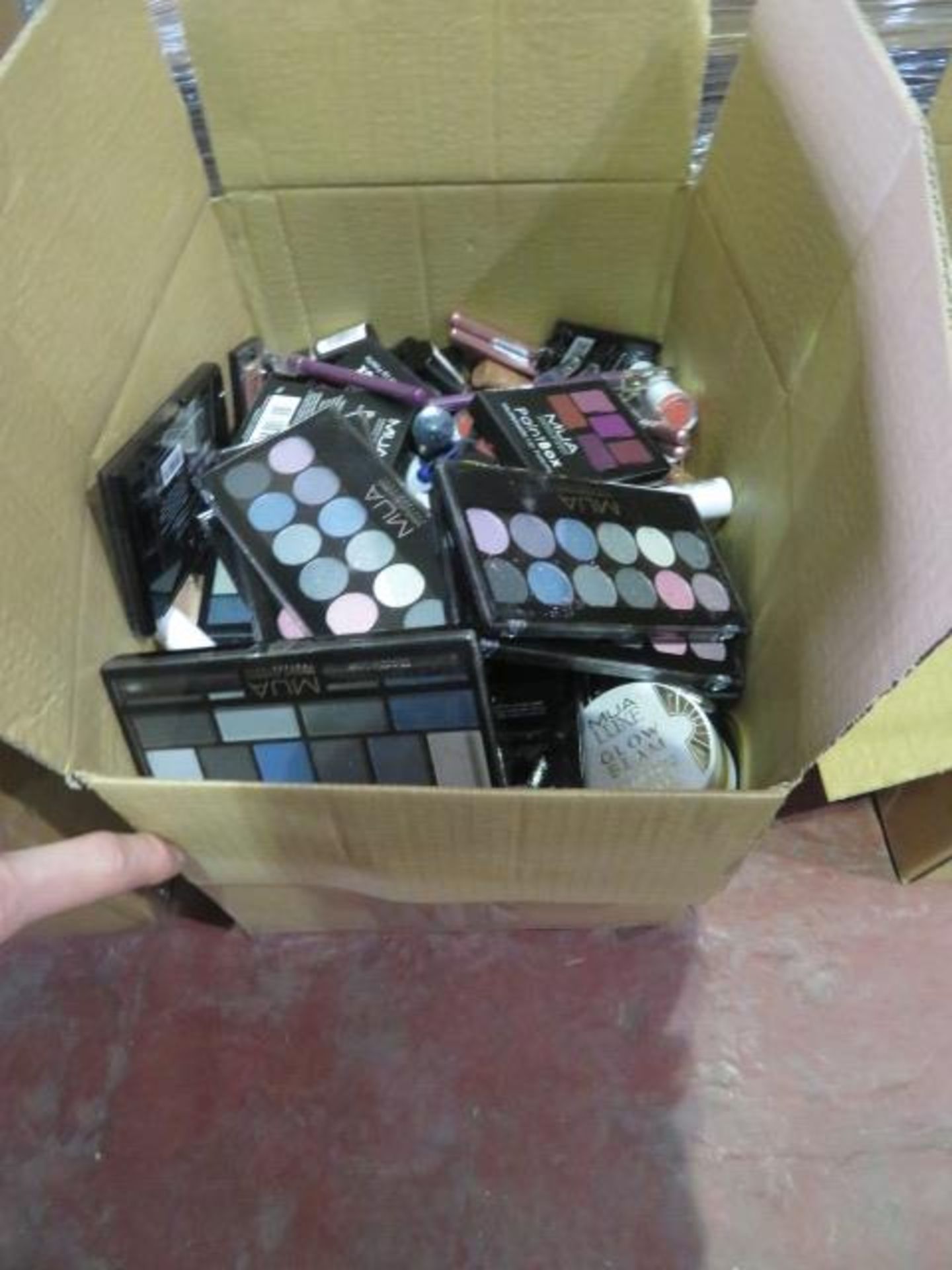 Circa. 200 items of various new make up acadamy make up to include: lipstick, glow beam highlighting - Image 2 of 2