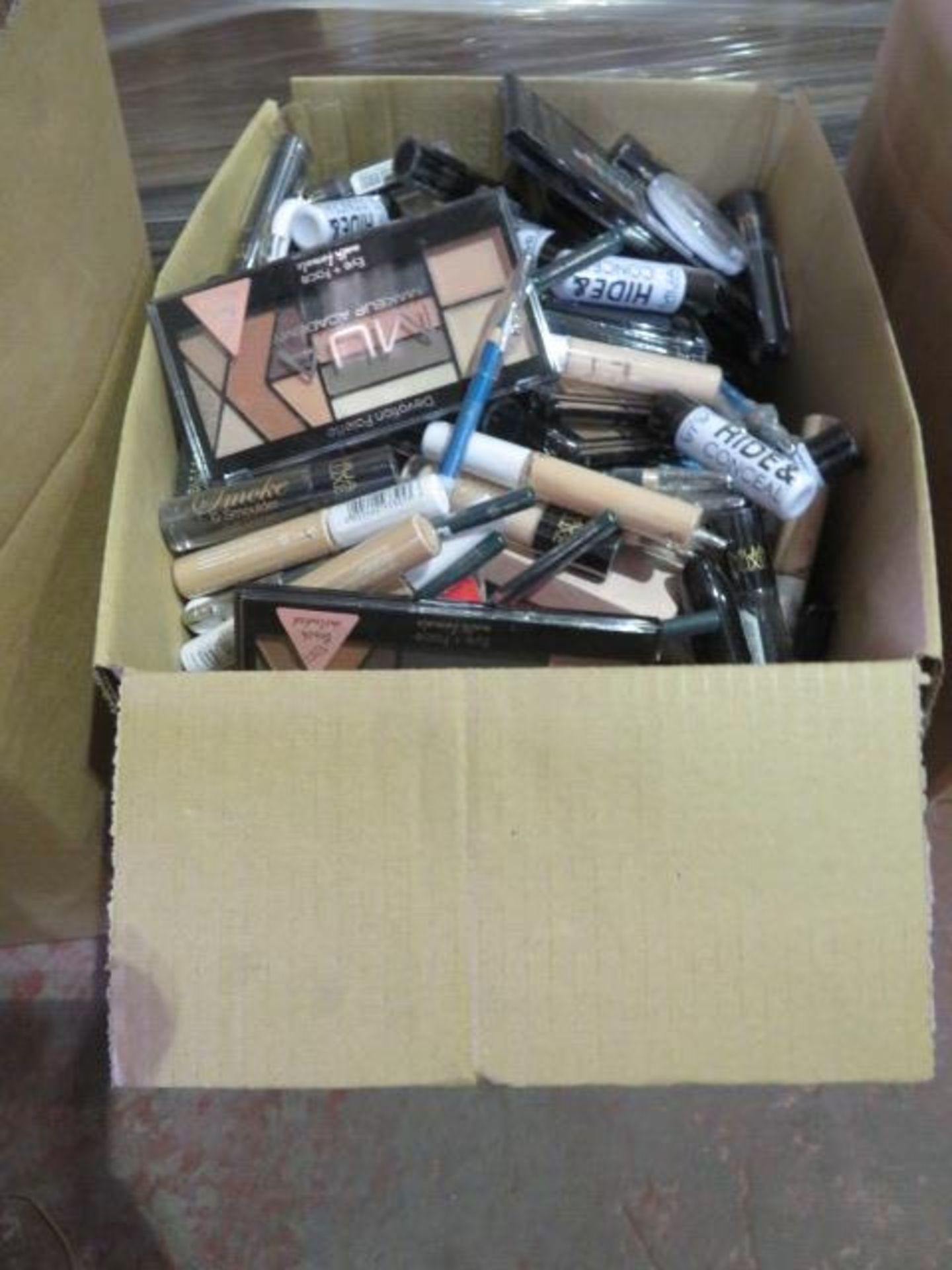 Circa. 200 items of various new make up acadamy make up to include: hide and conceal, eyeshadow - Image 2 of 2