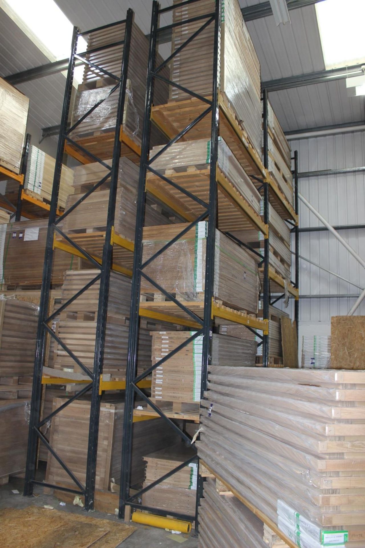 4 x Bays of Link 51E pallet racking, comprising 6 x 6m uprights, 26 x 2.4m cross beams, wooden