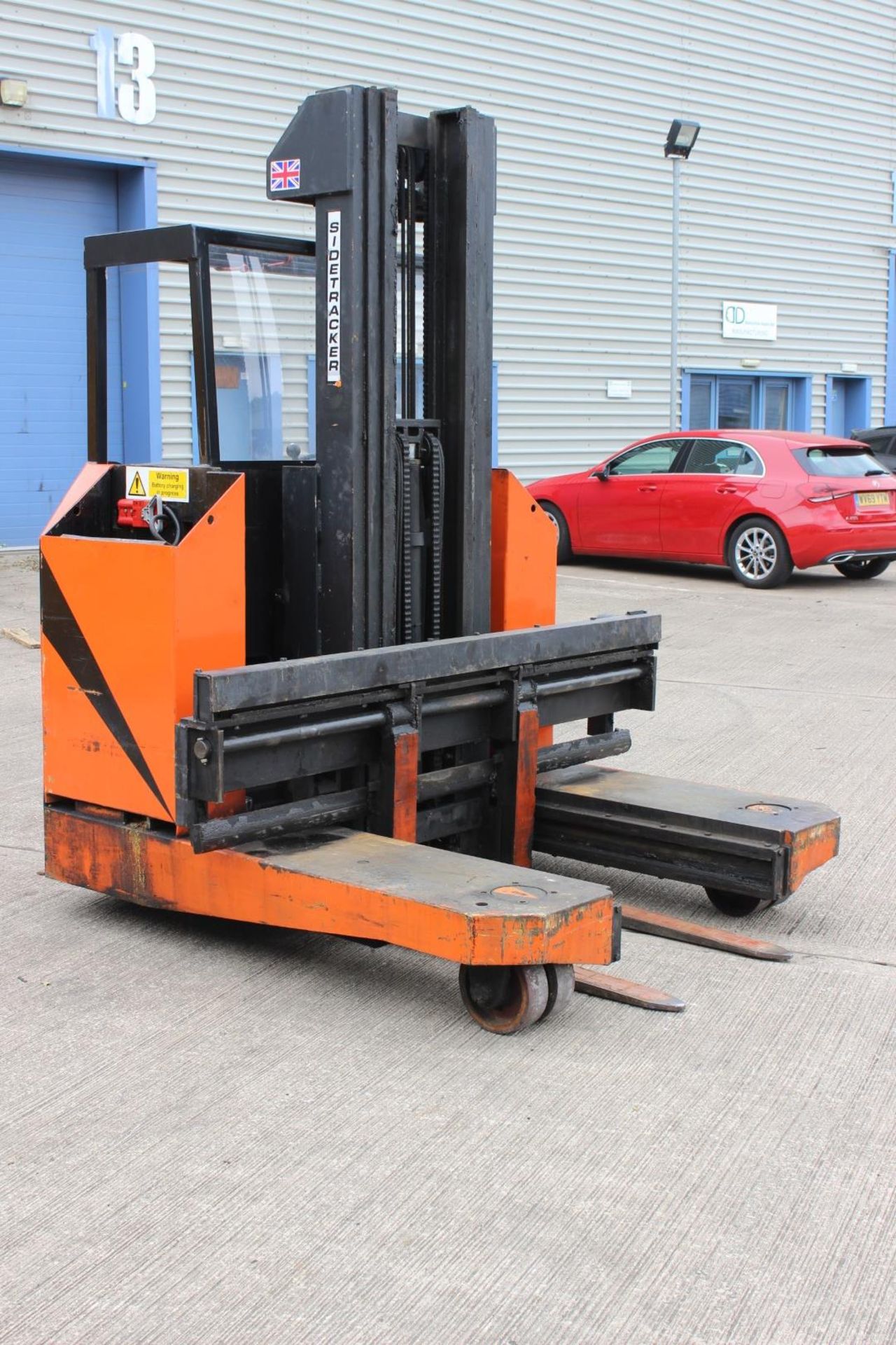 Side Tracker S325C 2 way fork lift truck, with electric charger, 21123 hours, 4000KG, 2000KG full