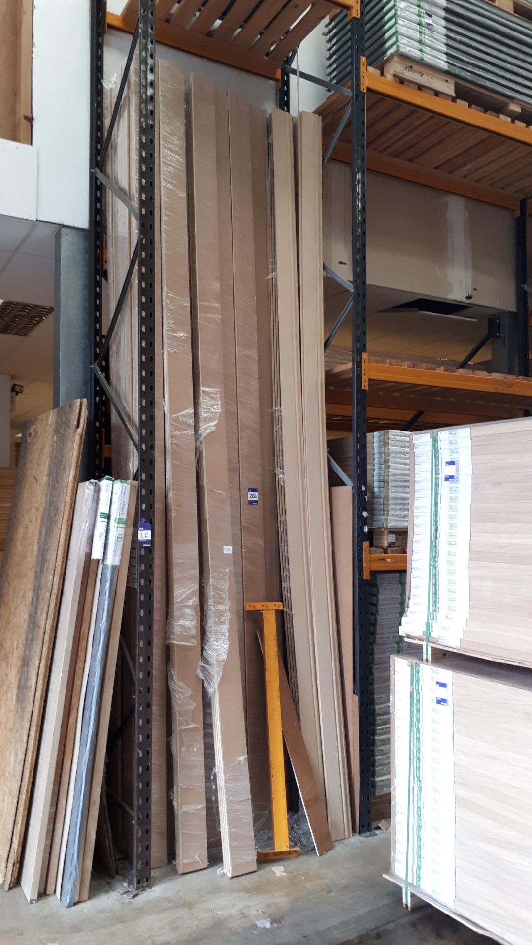 Large quantity of assorted skirting boards, various lengths and finishes
