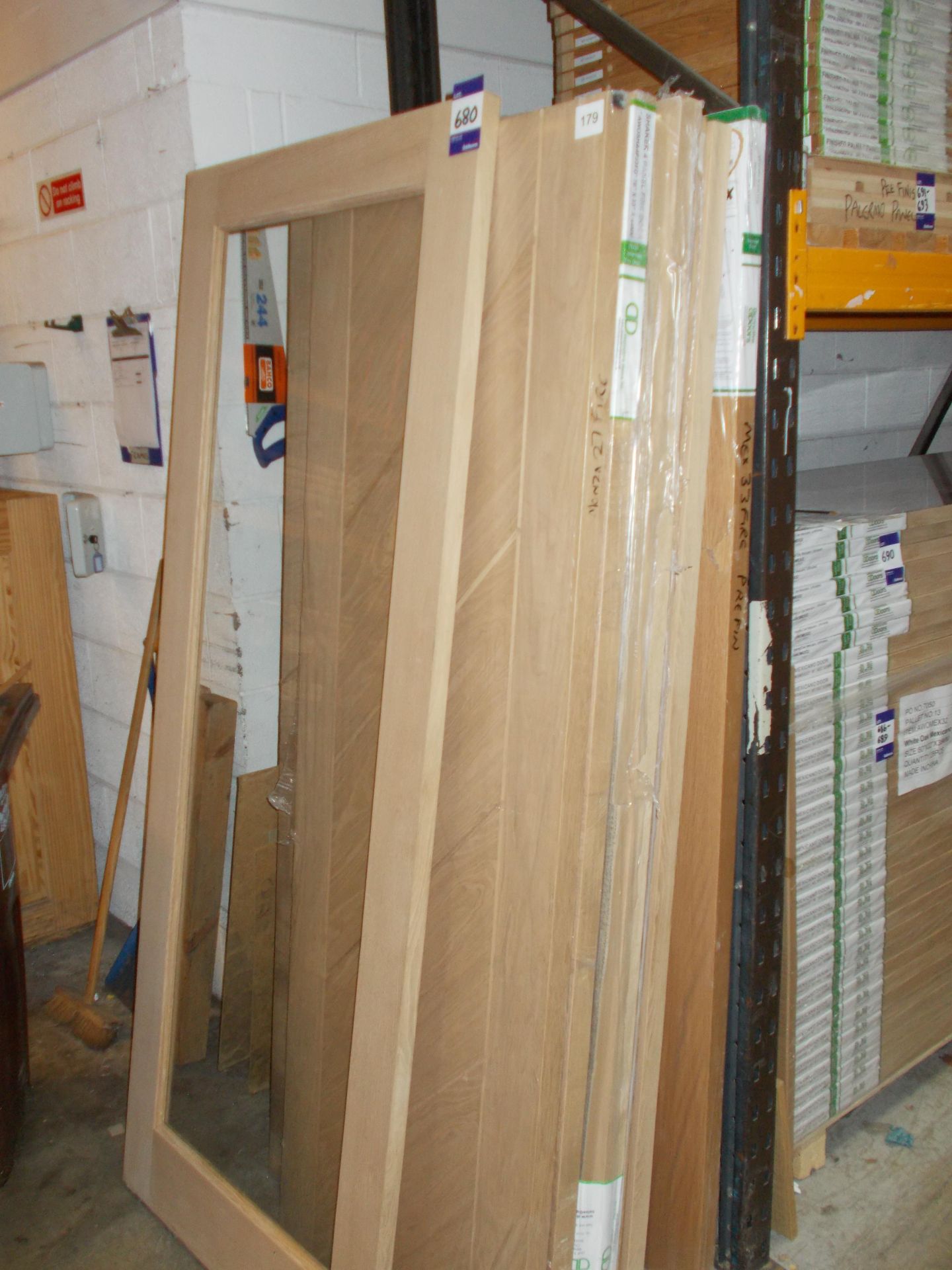 8x various Internal / External Fire Doors to include Mexicano White Oak FD30, Shaker 4 Panel