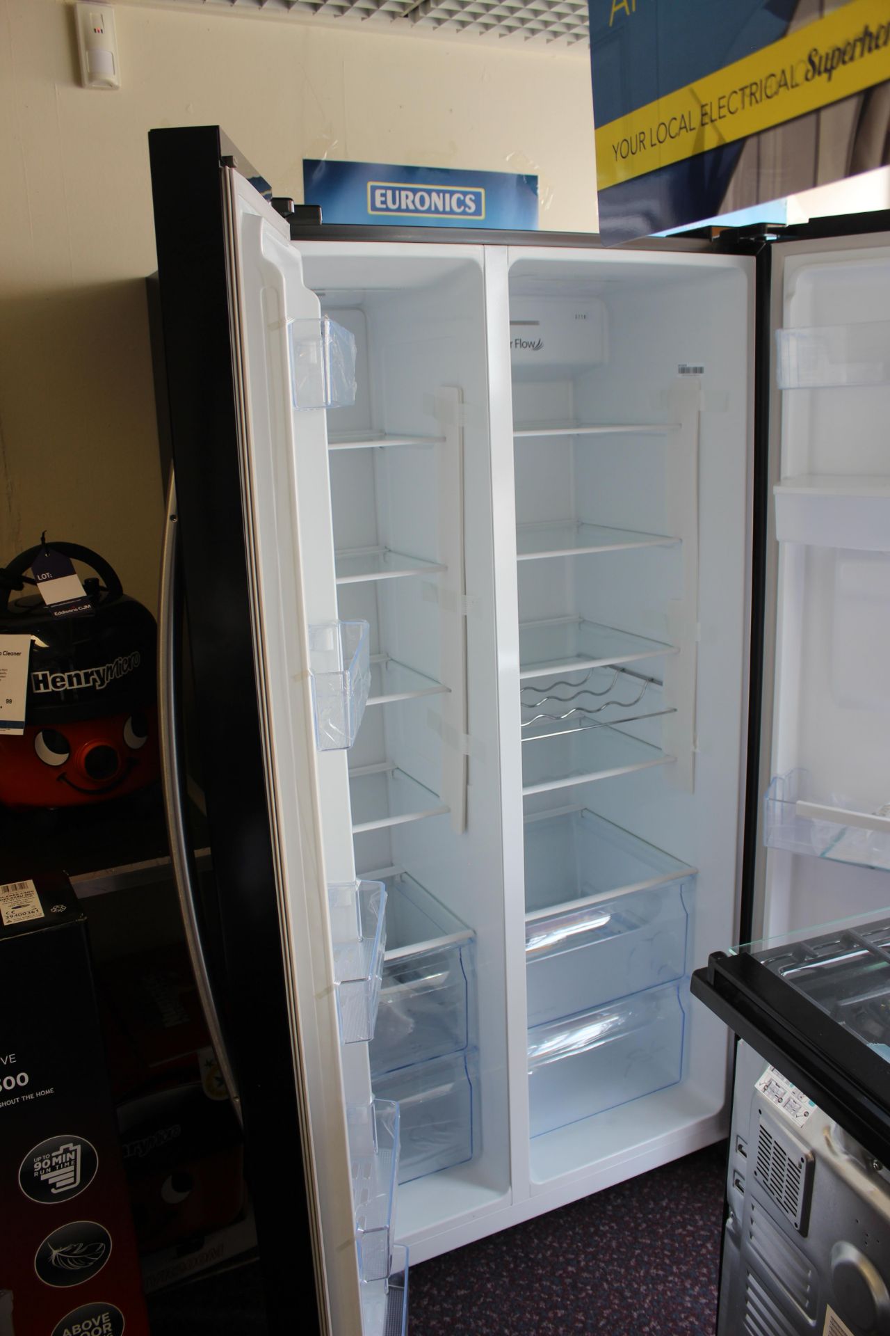 Hisense American Style Fridge Freezer, RS741N4WBI1 Rrp. £599.99 - Image 2 of 3