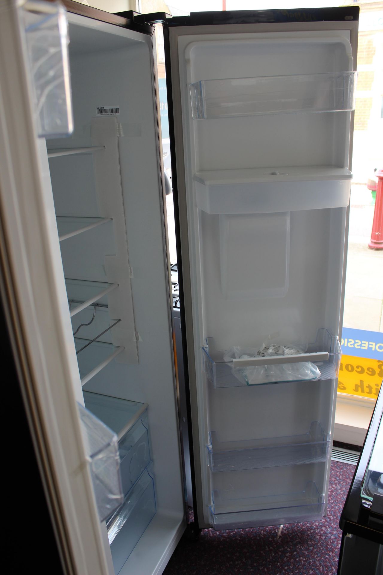 Hisense American Style Fridge Freezer, RS741N4WBI1 Rrp. £599.99 - Image 3 of 3