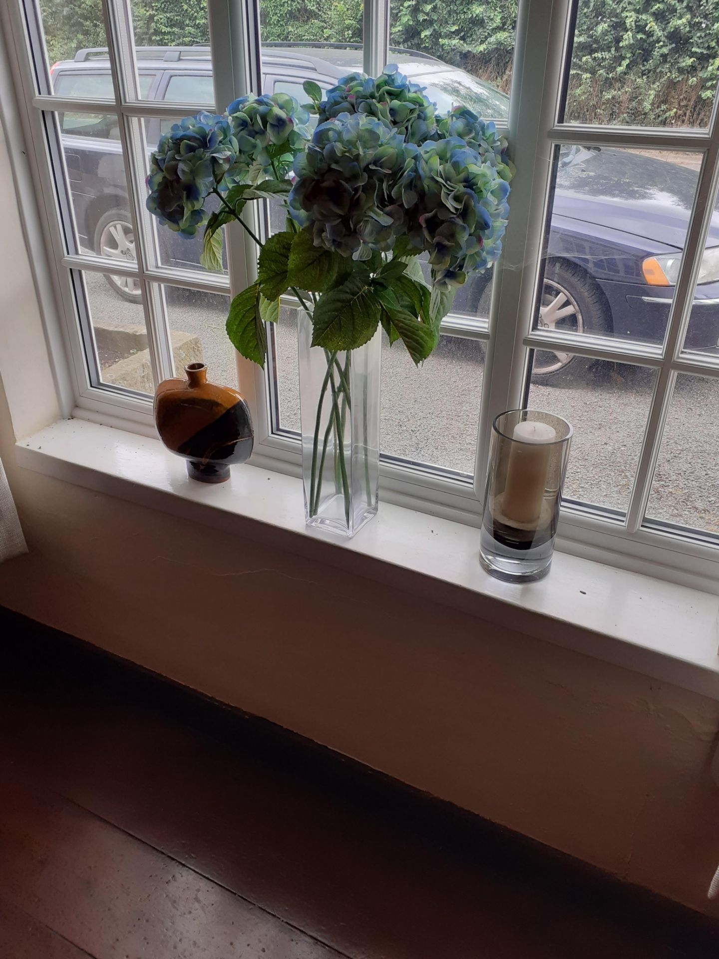 2 Black lacquer style cube chest & 3 vases - Image 2 of 2