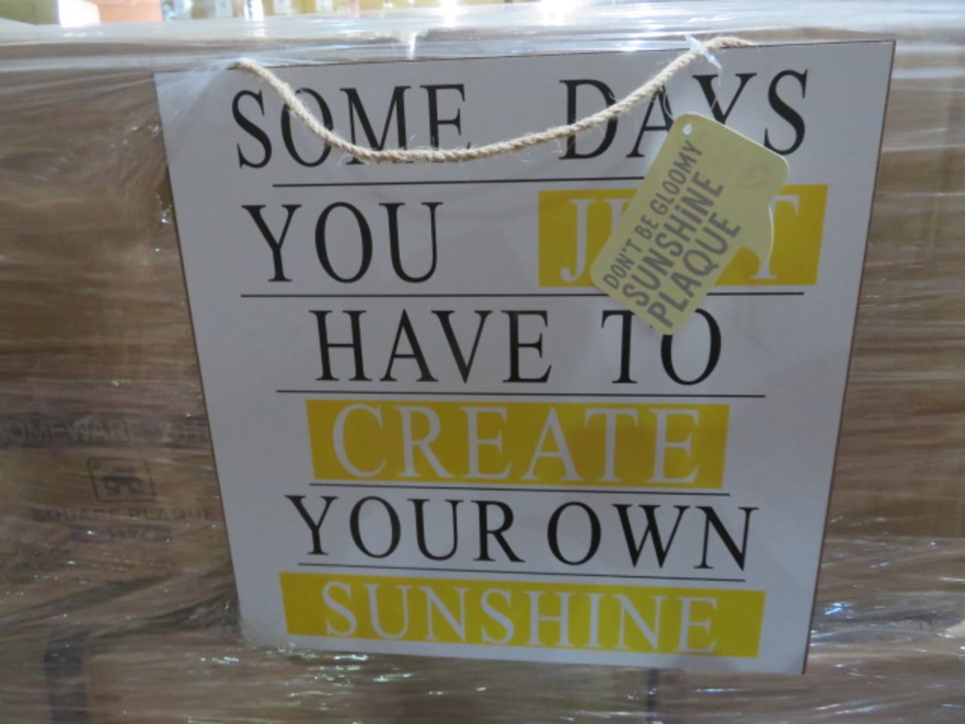 (P25) PALLET TO CONTAIN 2,880 x LARGE SQUARE DON'T BE GLOOMY SUNSHINE WALL PLAQUES - NEW - RRP £4.99