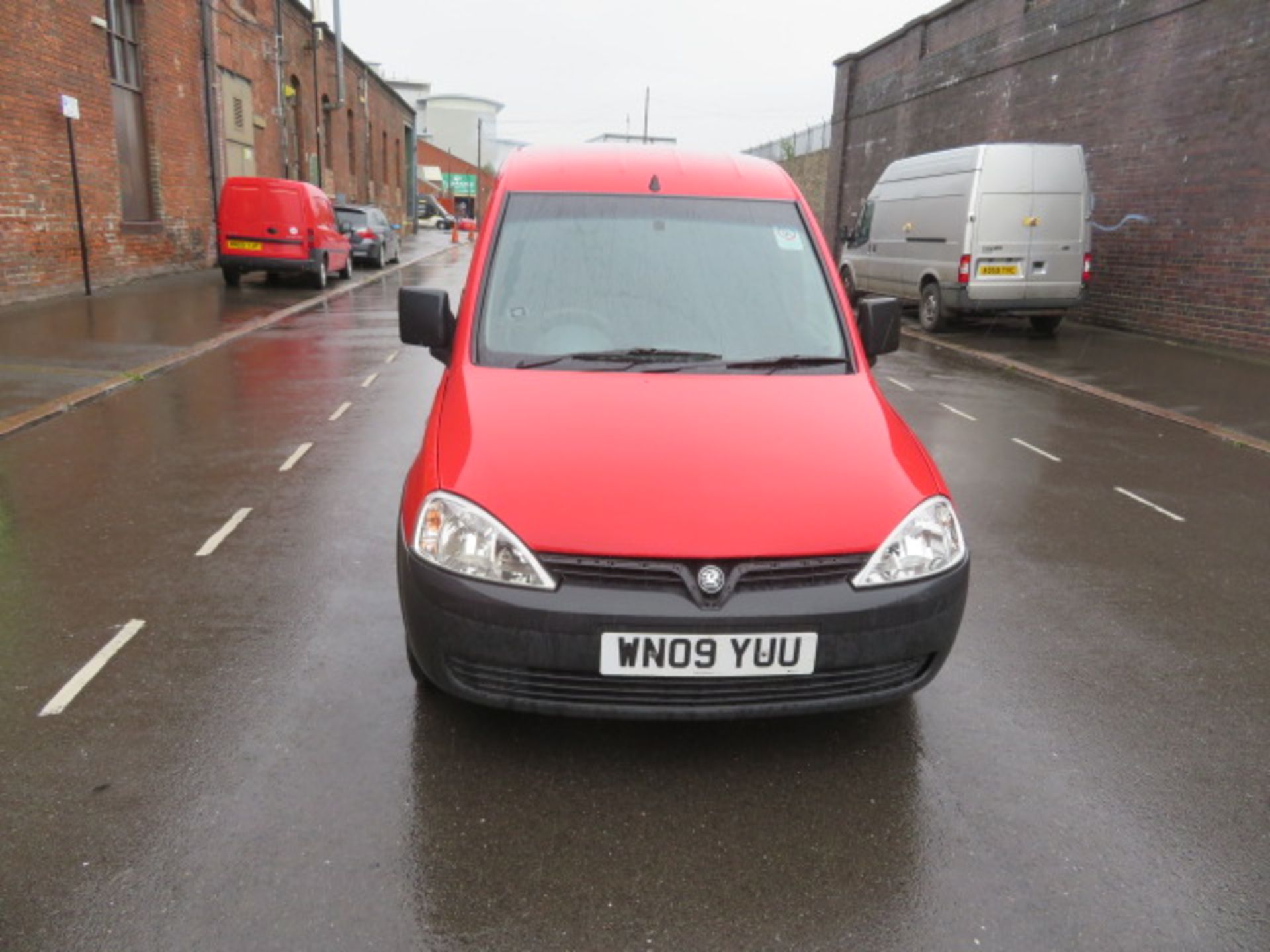 WN09 YUU - VAUXHALL COMBO VAN - FIRST REGISTERED 1 - Image 2 of 6