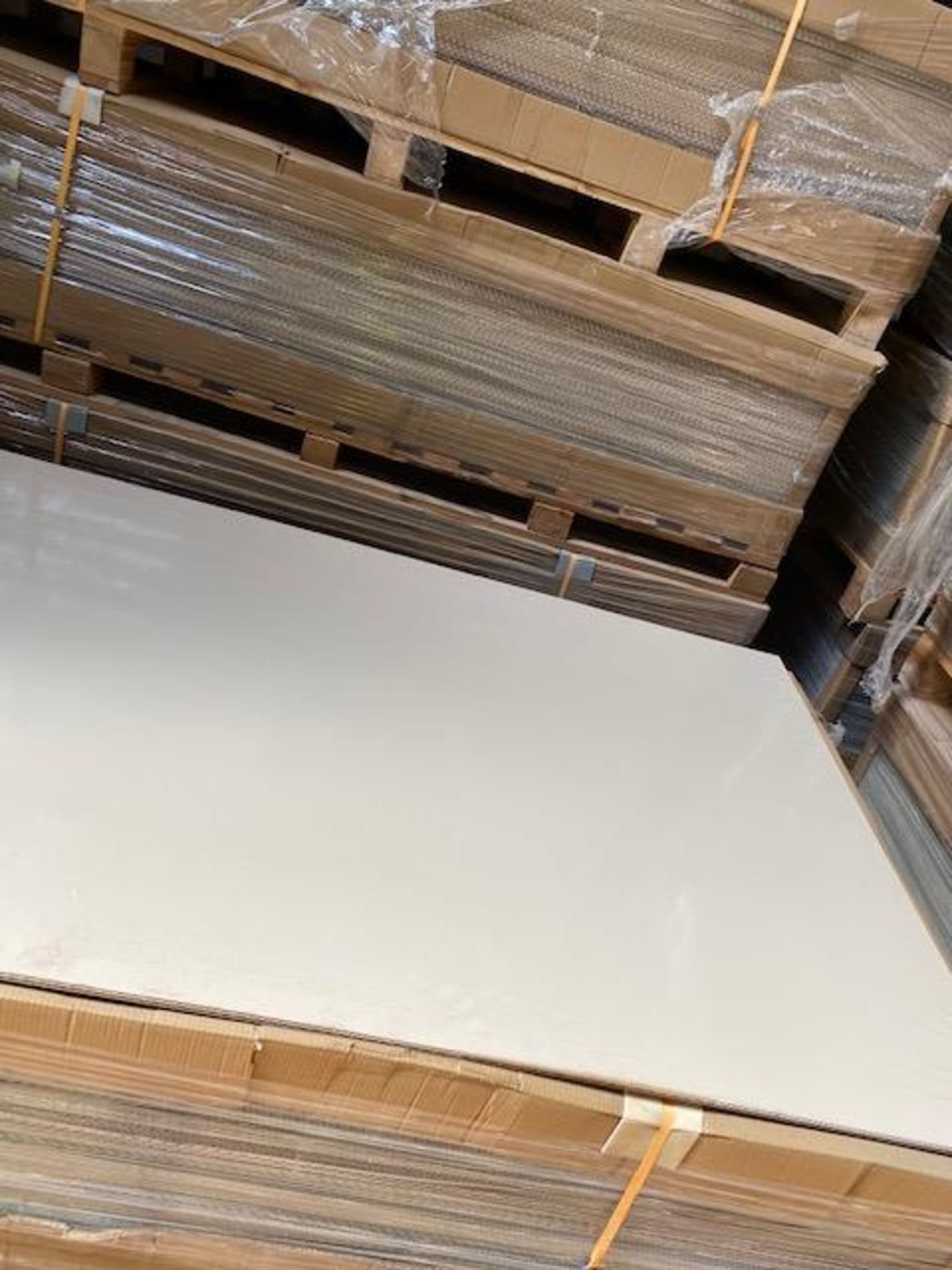 Pallet of White RMD wall panelling, corrugated board, 8ft x 4ft, Approx. 100 boards per pallet ( - Image 2 of 2