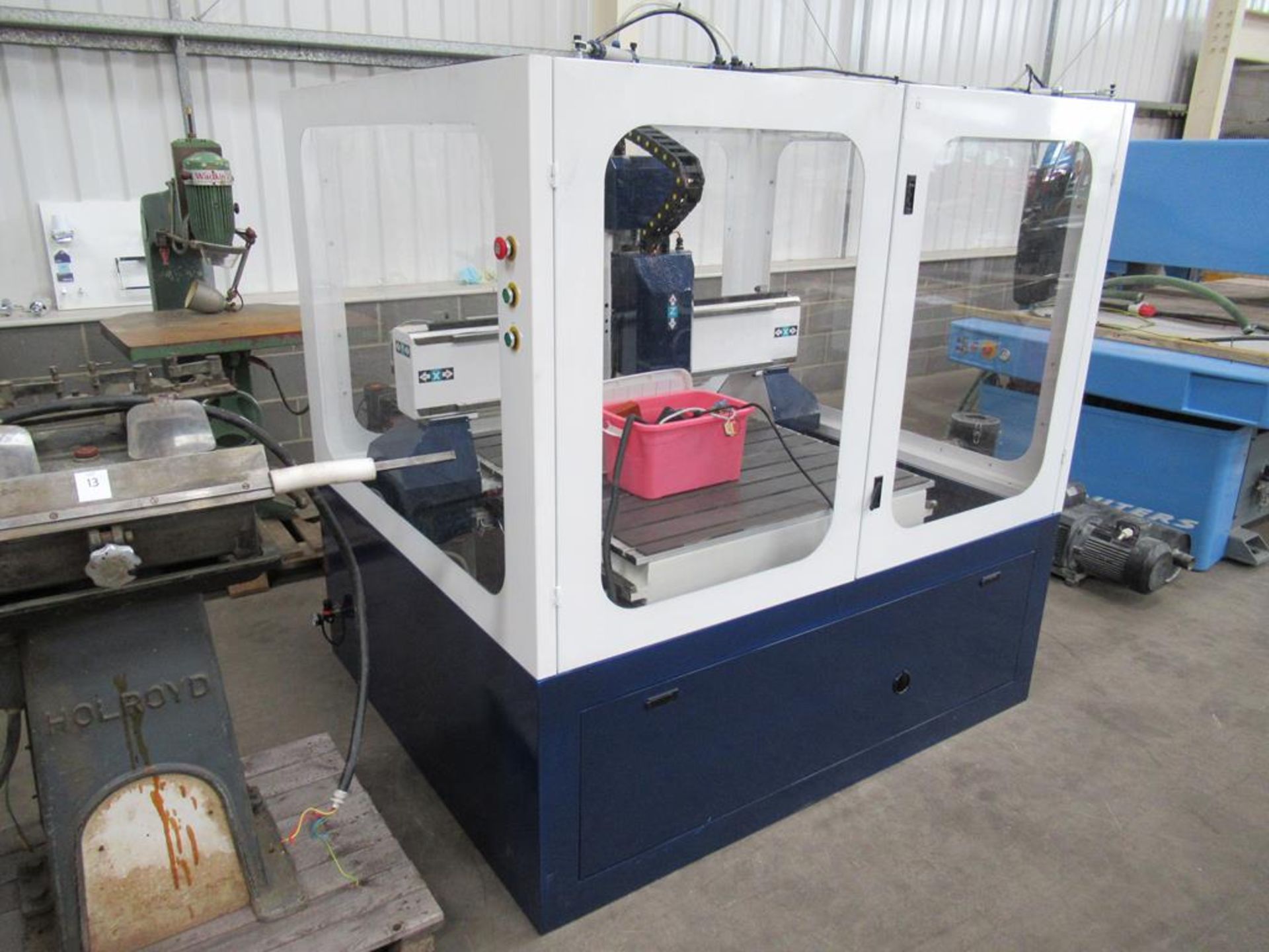 Unbranded Multi Axis CNC machine with 1100x1000 machine bed in enclosure. 3 phase and accessories - Image 3 of 10