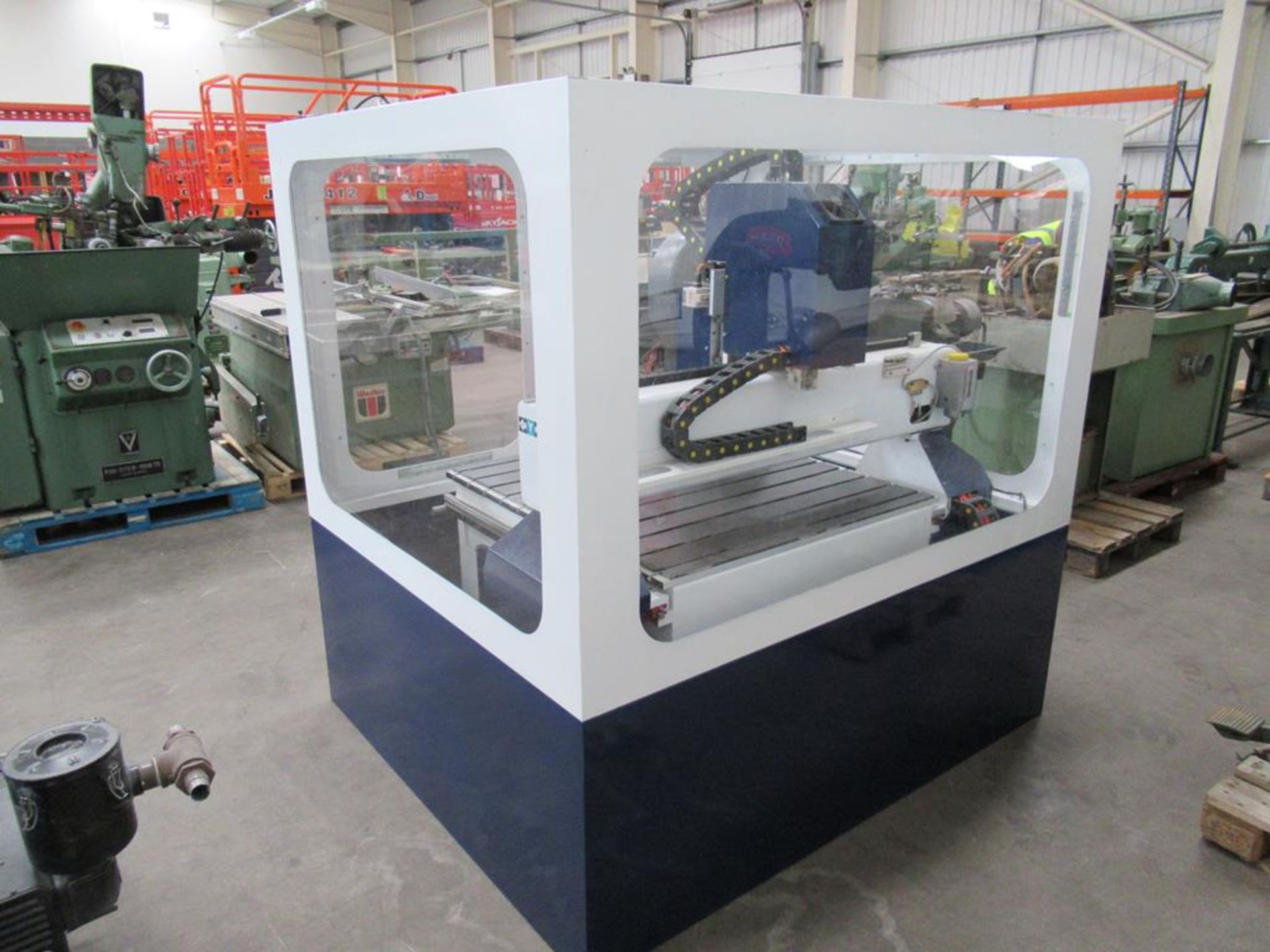 Unbranded Multi Axis CNC machine with 1100x1000 machine bed in enclosure. 3 phase and accessories - Image 4 of 10