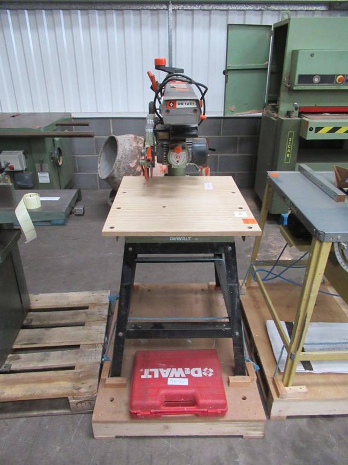 Dealt DW 1251 Cross Cut Saw 240V